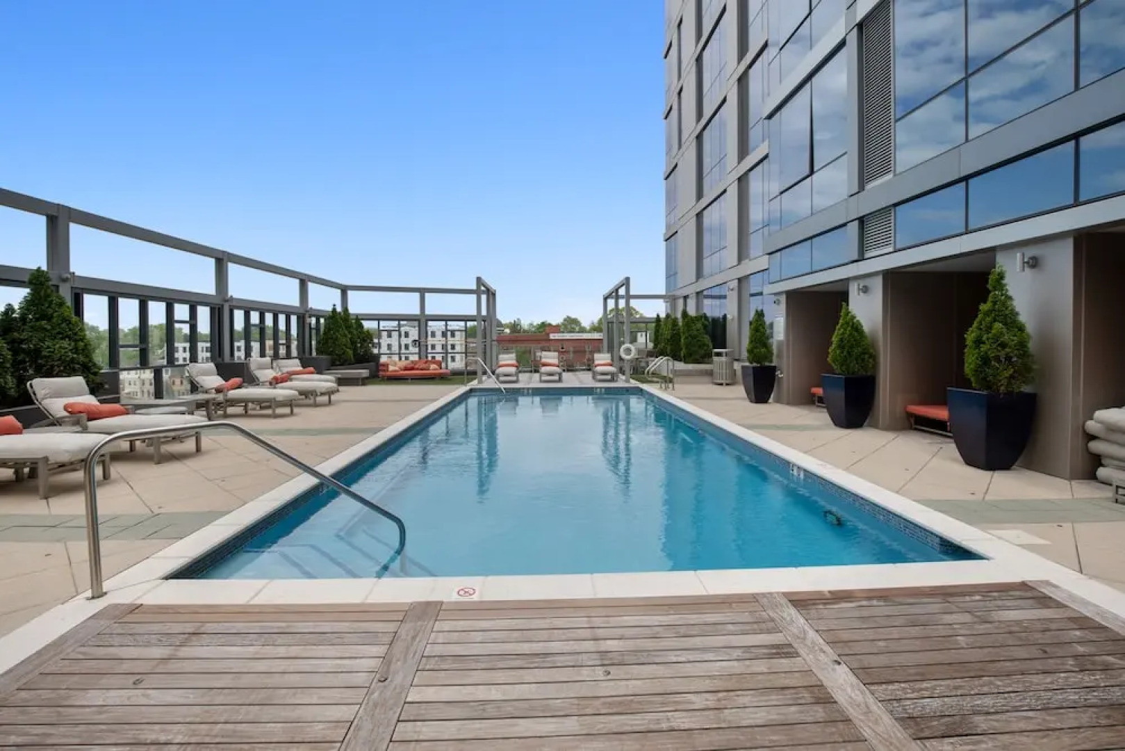 The Luxe Suites at University City