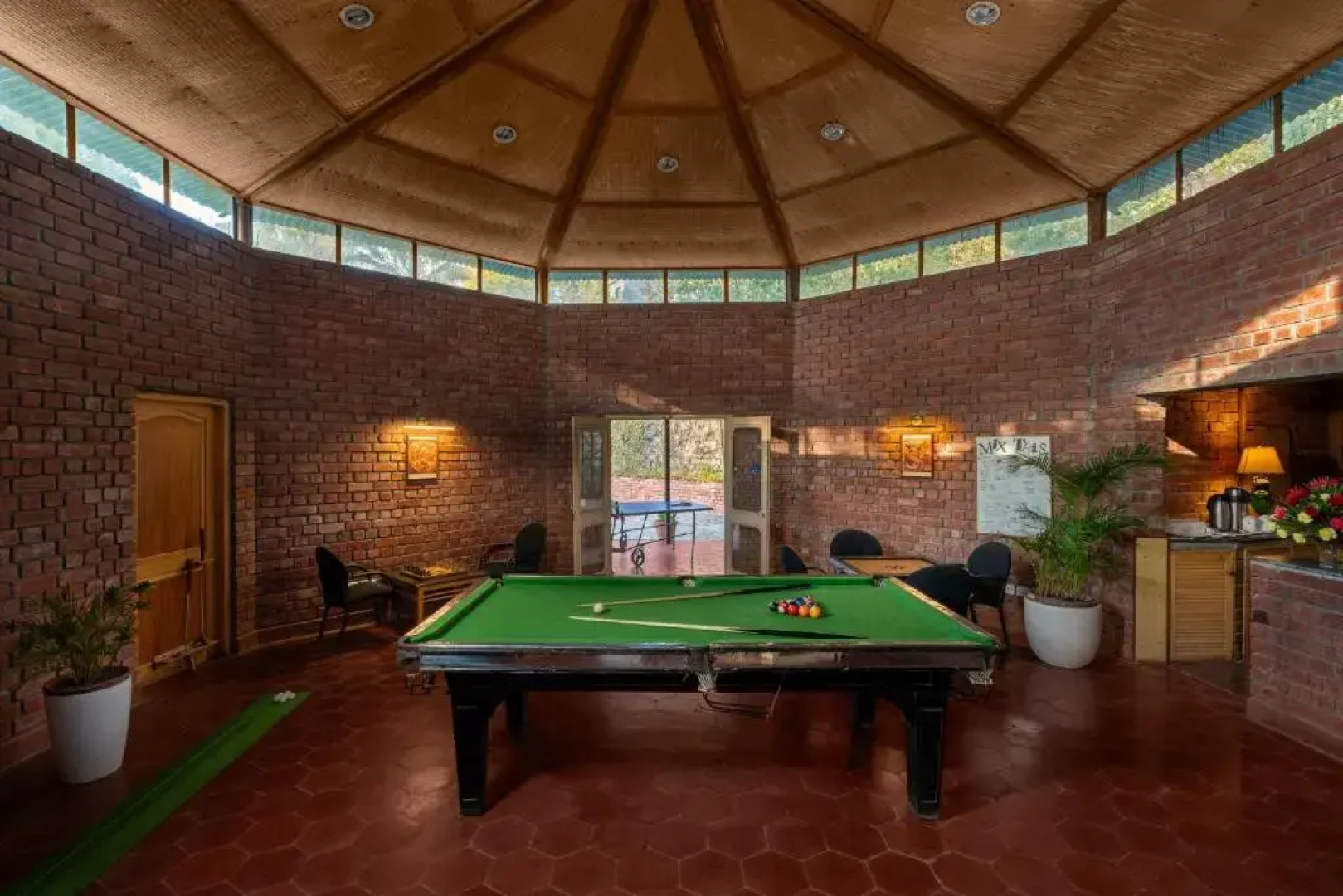 Baikunth Resorts, Kasauli