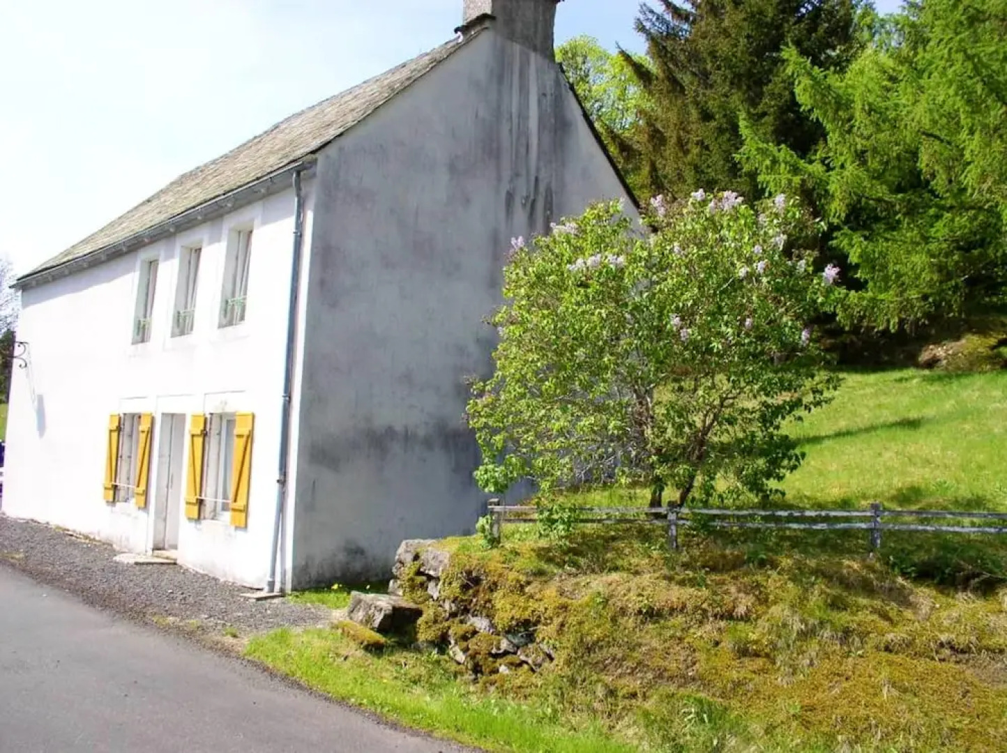 House With 4 Bedrooms in Saint-gènes-champespe, With Wonderful Lake Vi