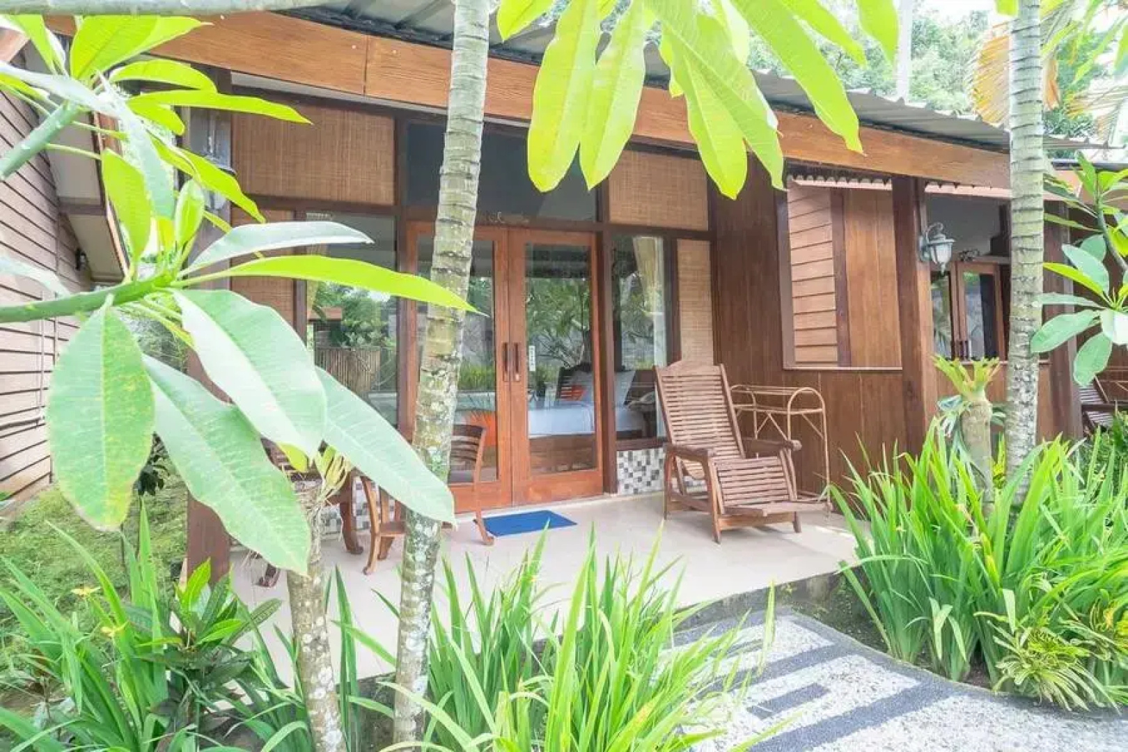 RedDoorz Plus @ Raya Senggigi Lombok