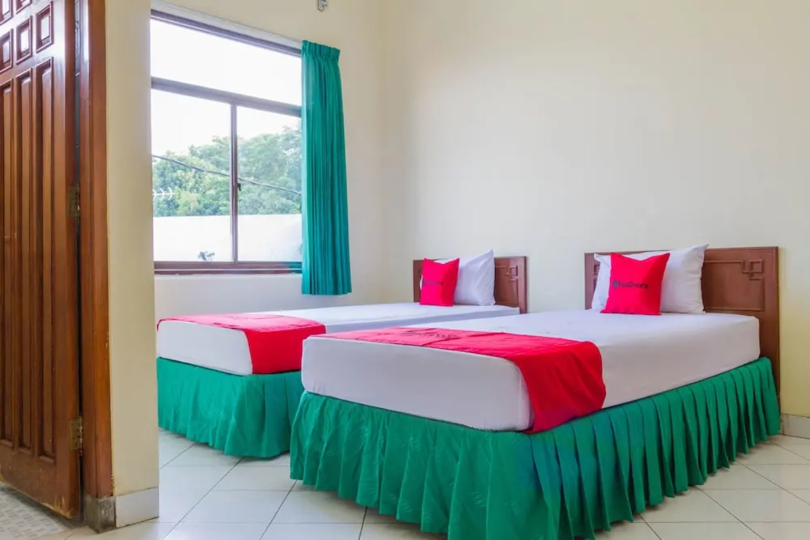 Reddoorz Near Grage City Mall 2