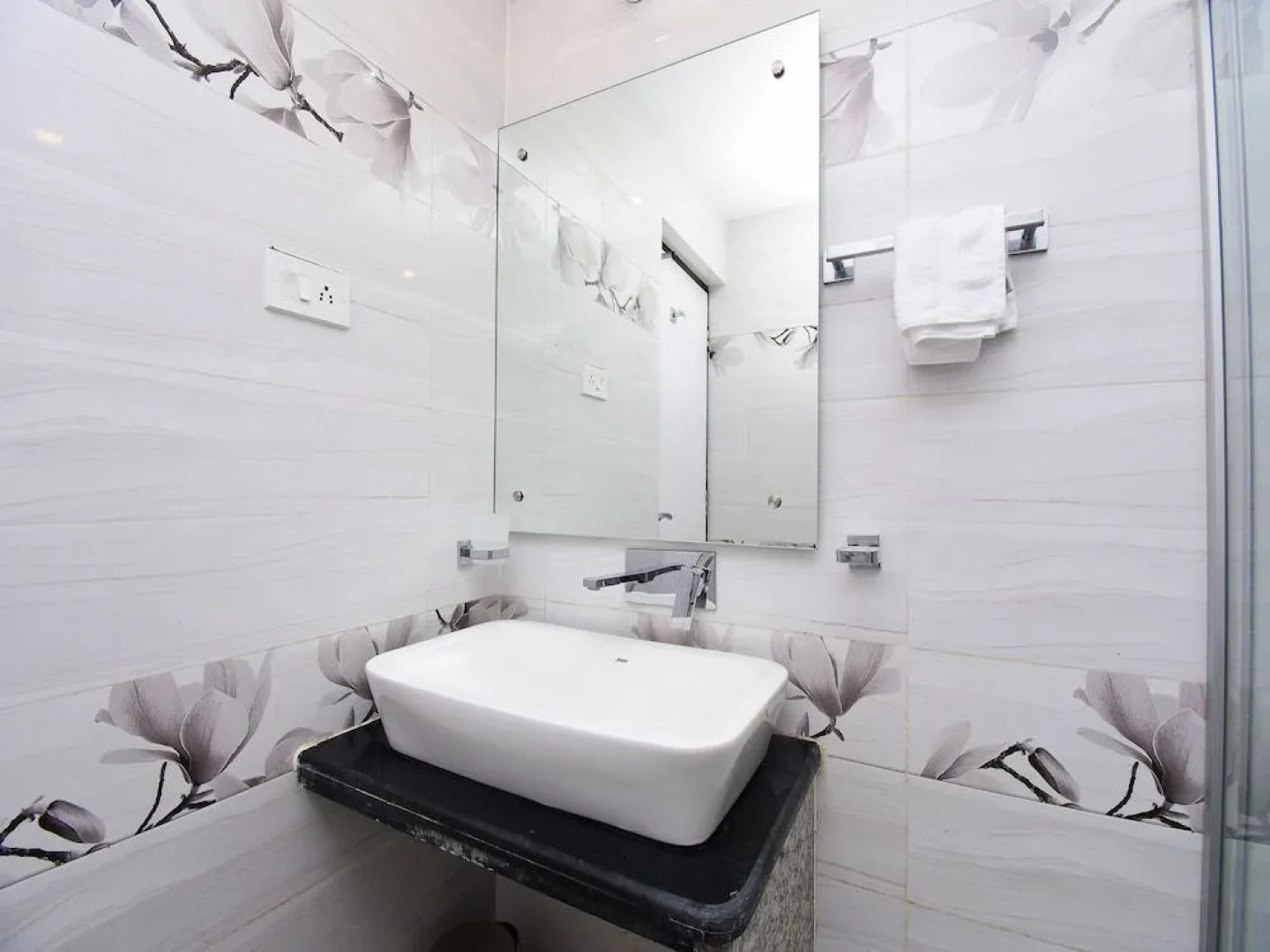 Capital O 42660 Hotel Greenland Towers