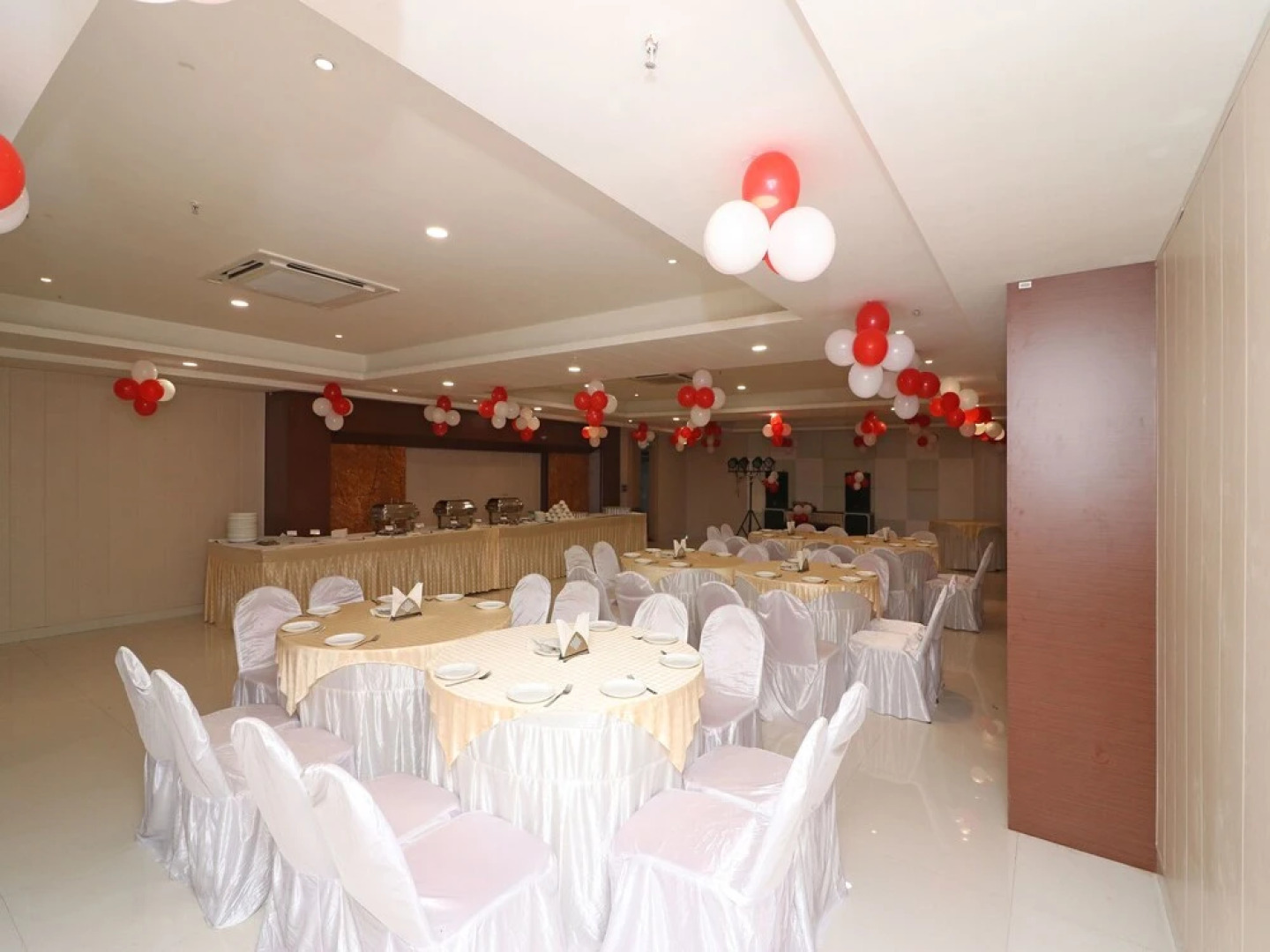 OYO 13616 Hotel Gala Galaxy