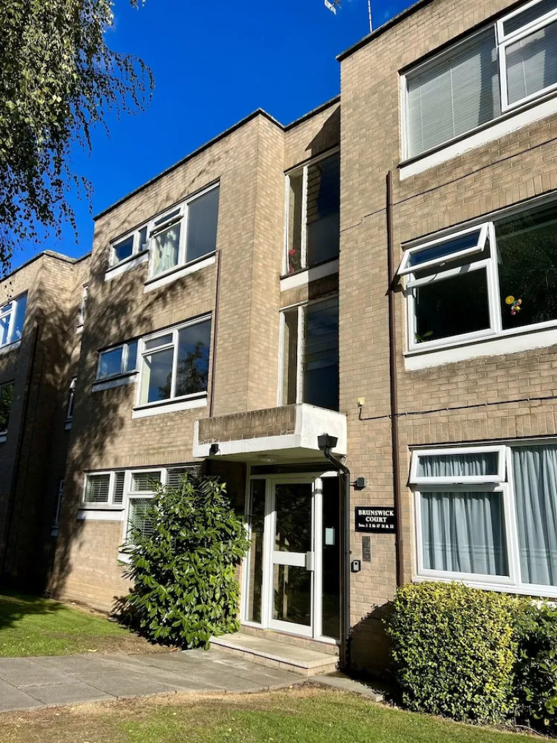 BookedUK - Lovely 2BR Flat in Hoddesdon