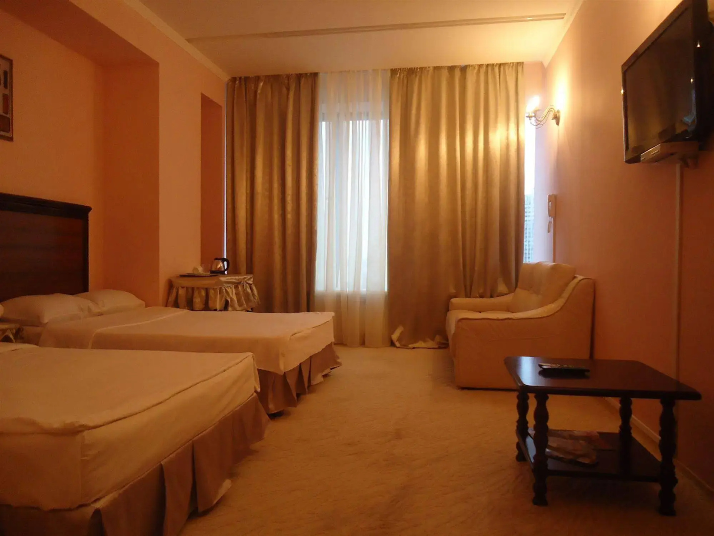 Apart-Hall