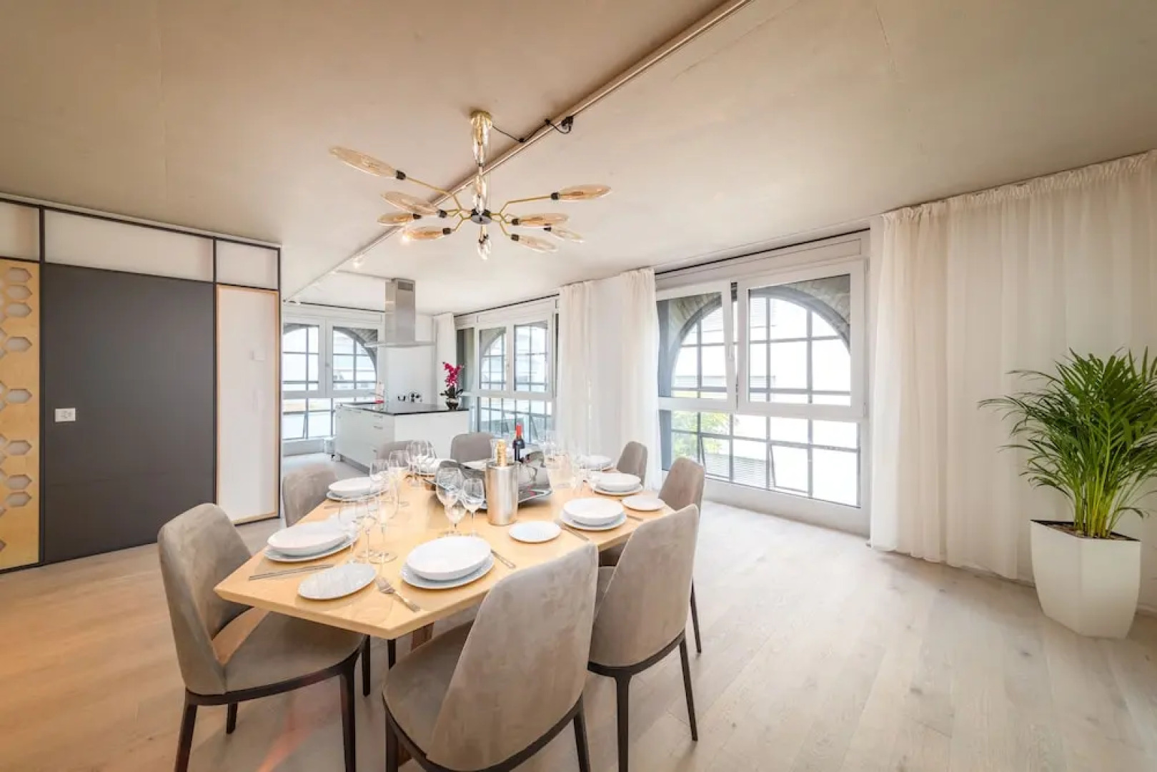 LUXURIOUS CITY CENTRE APARTMENT VEVEY by GUESTLEE