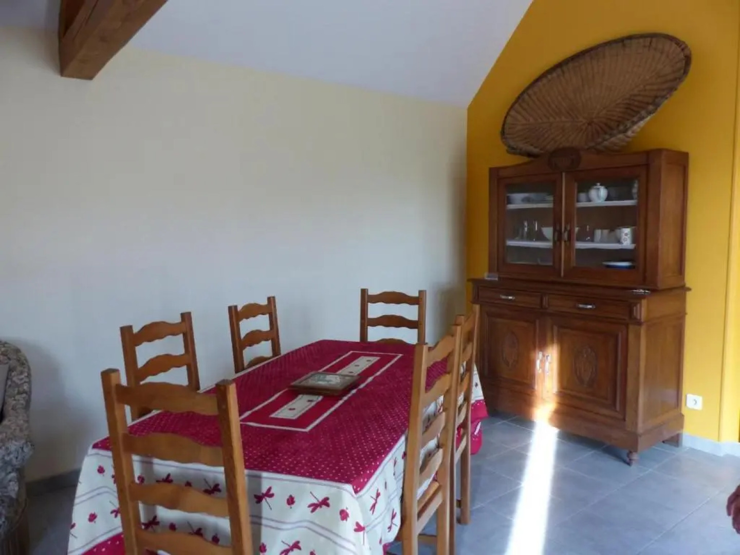 Gîte Dompierre-sur-Besbre, 4 pièces, 6 personnes - FR-1-489-51