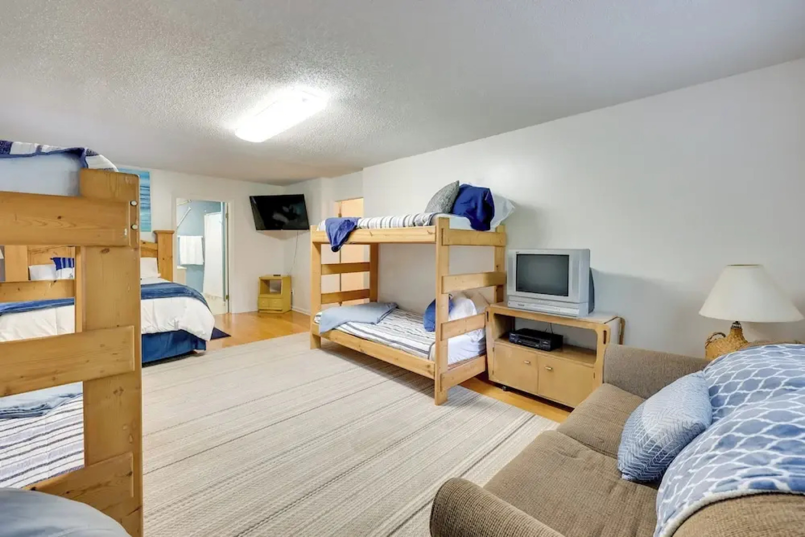 Lakefront Home w/ Kayaks & Dock in Hot Springs!