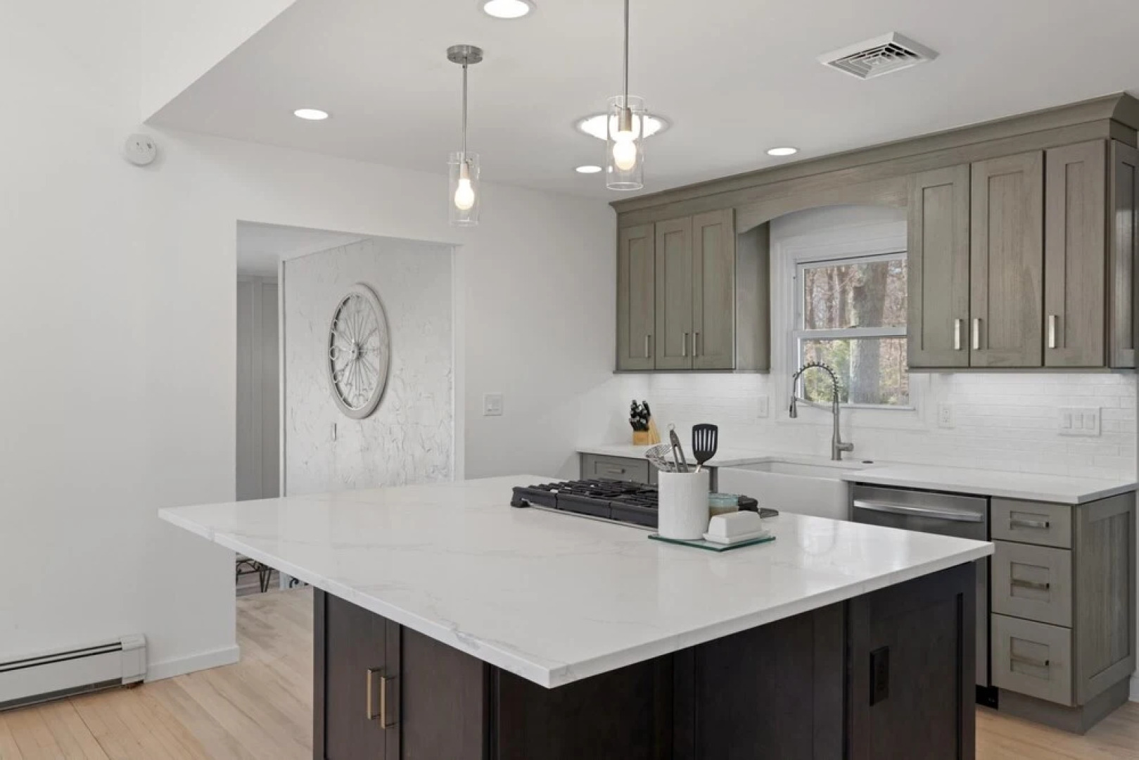 Poppy s Hampton House Large Yard Near Town Beach Restaurant Newl