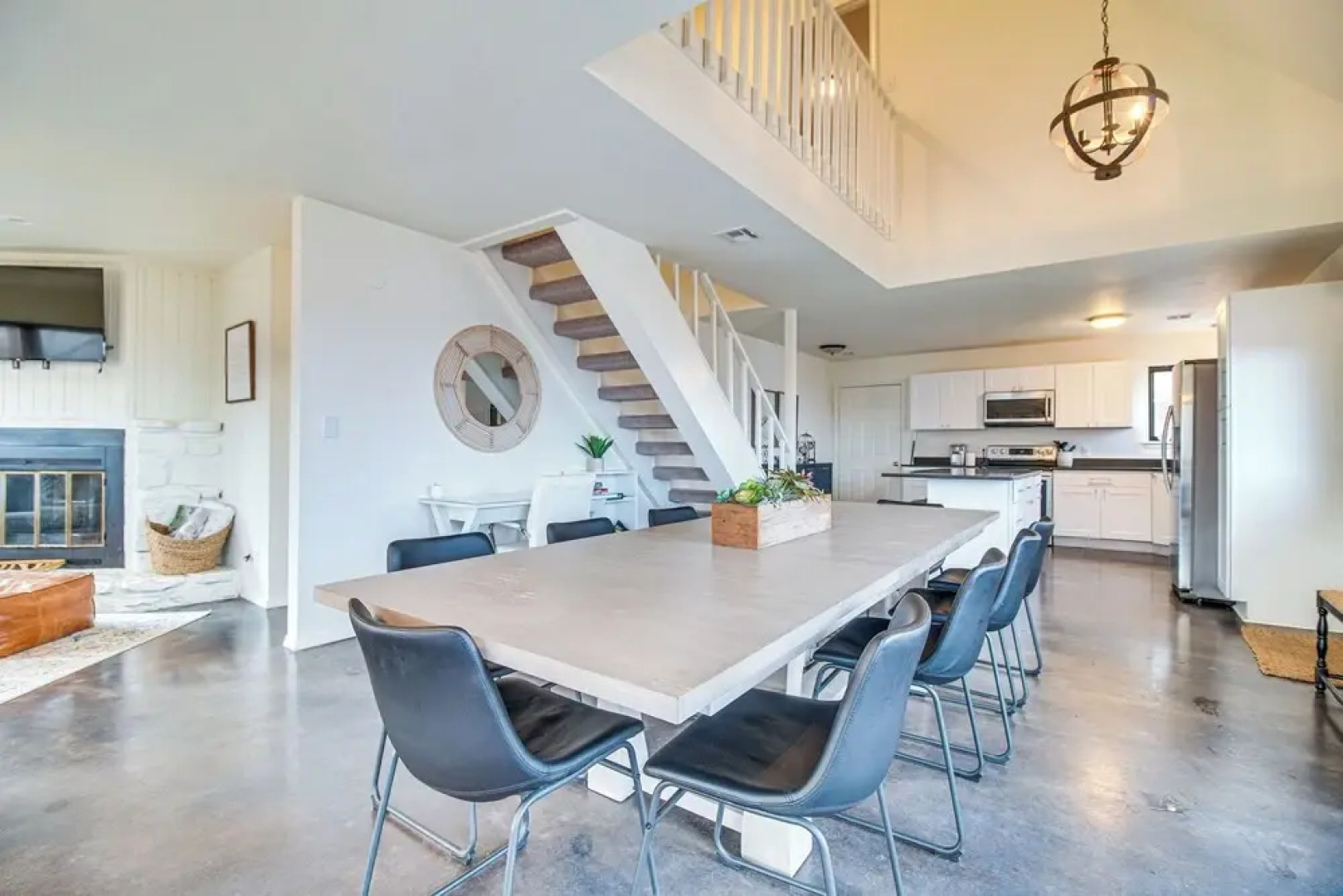 Deck + Kayaks: Grand Lake of the Cherokees Home