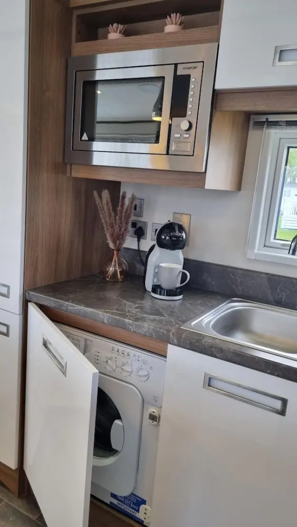 Stunning Seaside Lodge Nr New Forest 2 bed