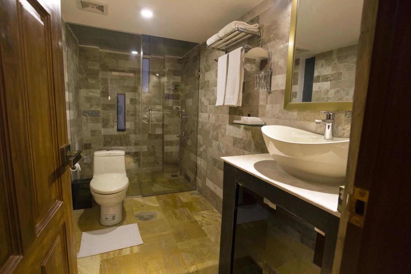 Monsoon Inn