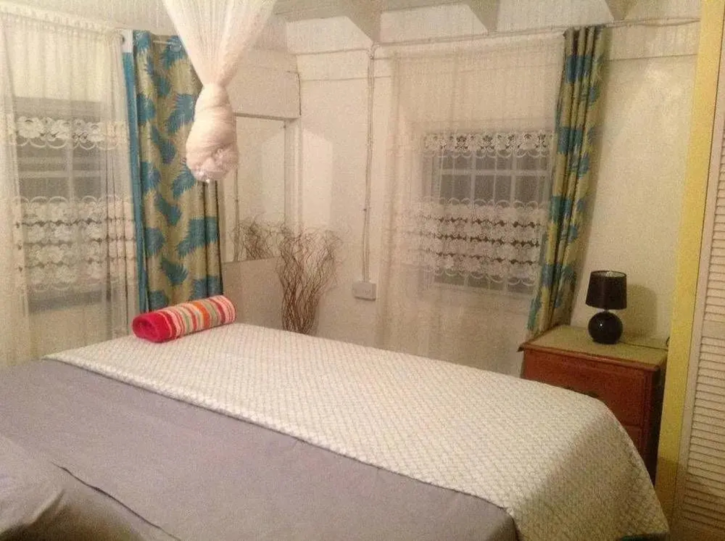 Rainbow Beach Apartments & Rooms