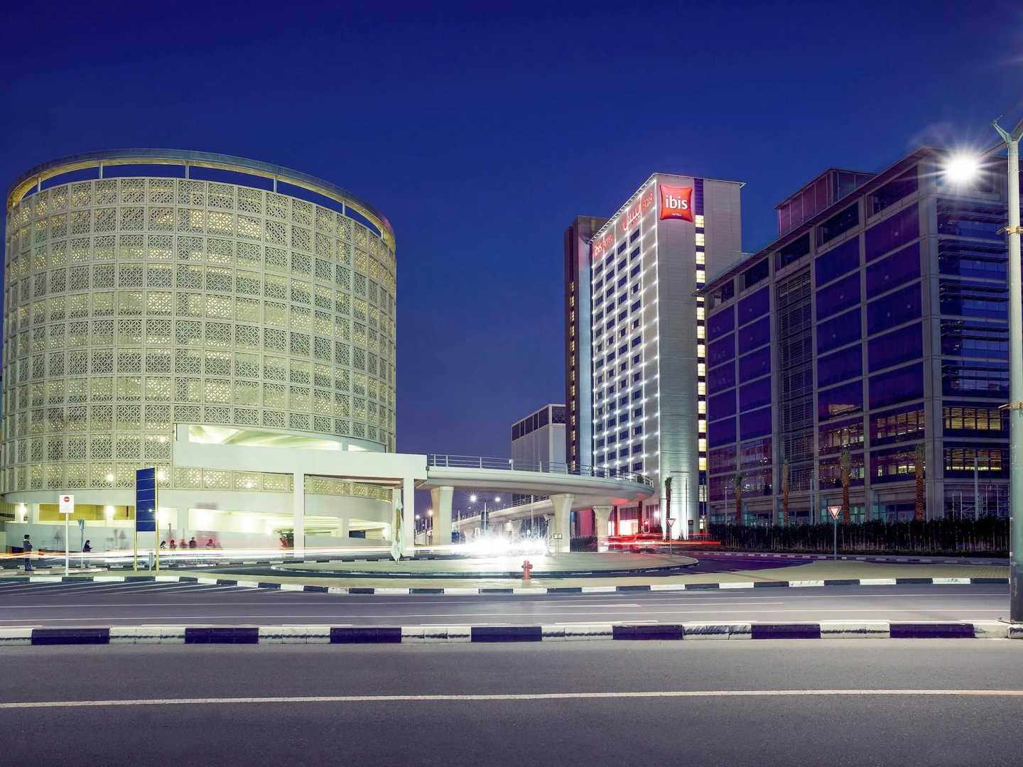 Отель ibis One Central Hotel