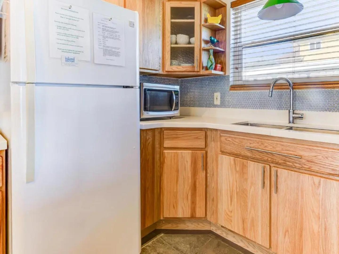Sunshine House, 3 Bedrooms, Sleeps 8, Ocean Front, Pet Friendly, WiFi
