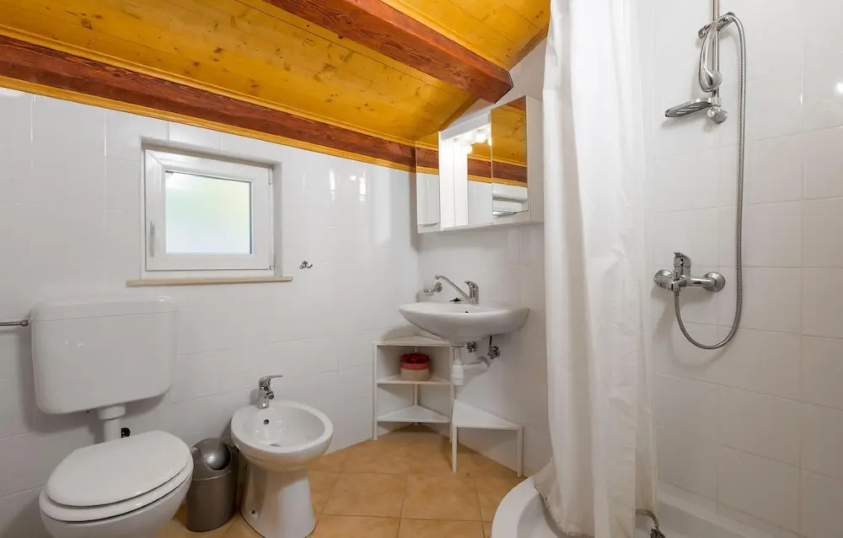 Beautiful Apartment in Balenska Draga With 2 Bedrooms