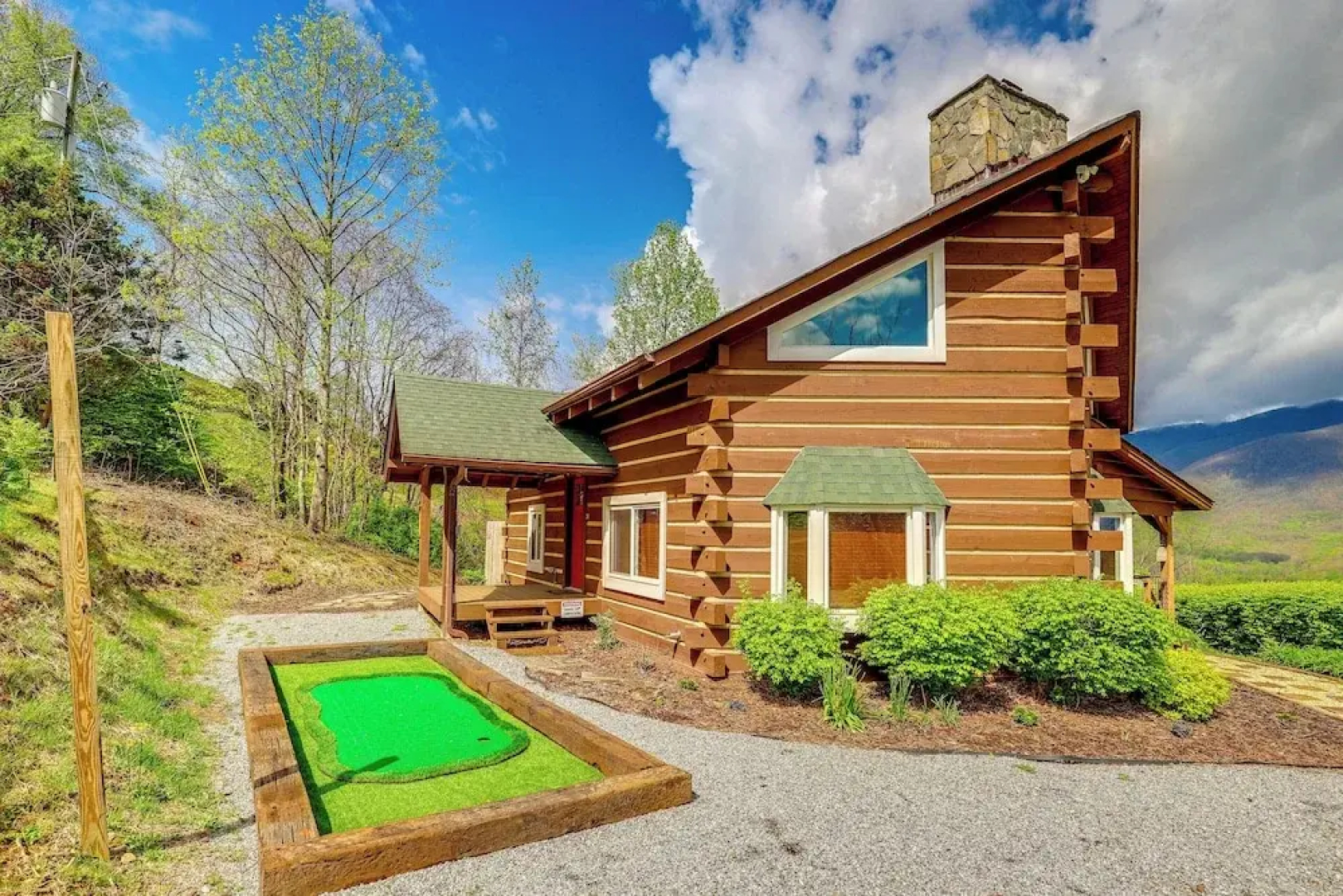 True Log Cabin w/ Game Room, Year-round Views
