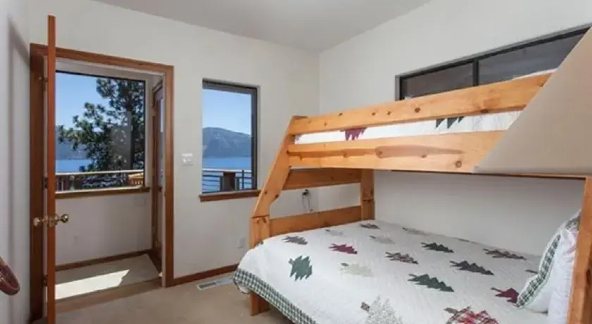 RedAwning Crystal Waters Lakefront