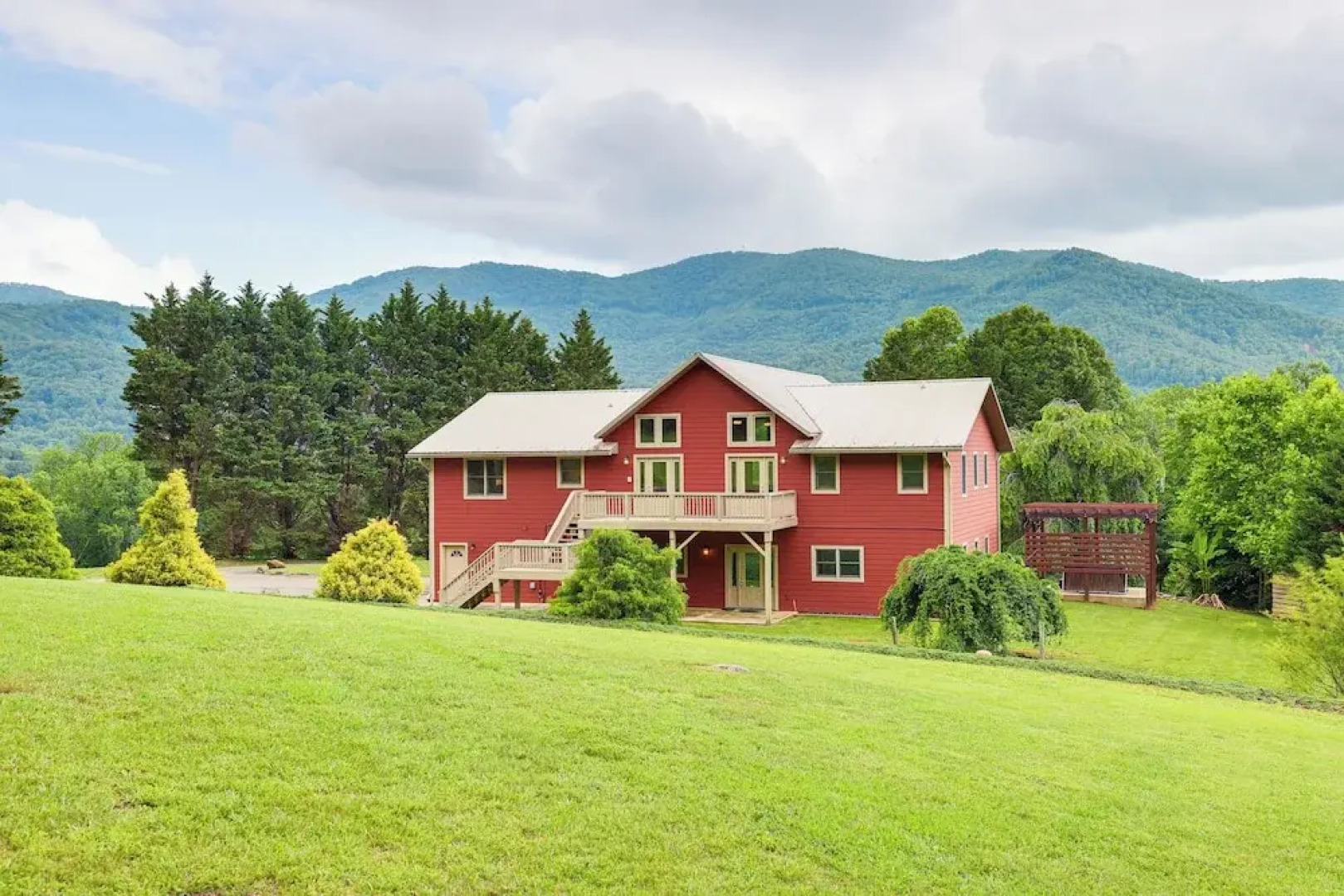 Mtn Views & Hot Tub: 6-acre Blue Ridge Retreat!