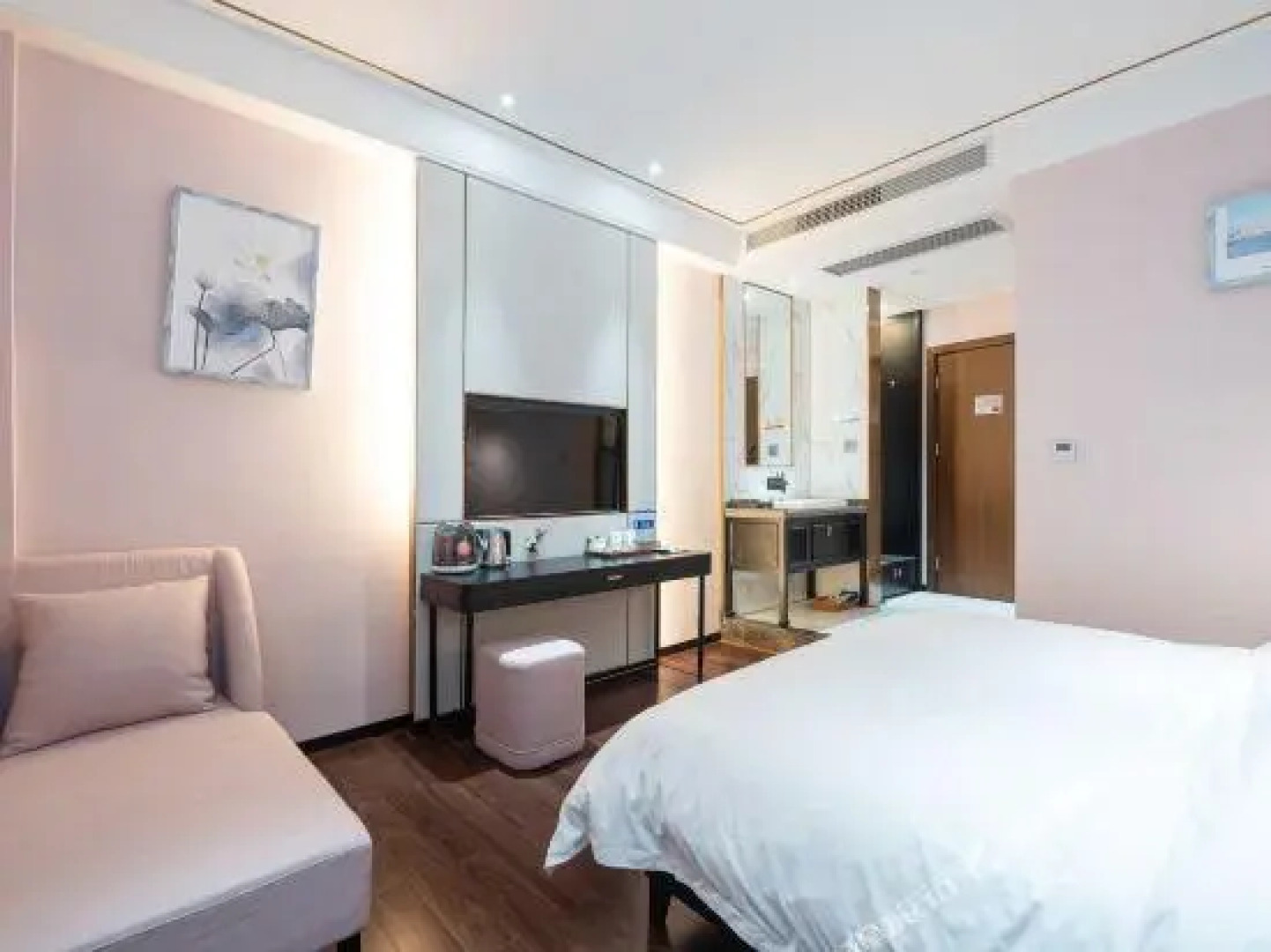 Shantou Lian Hotel(Shantou High-speed Railway Station Xinyicheng)