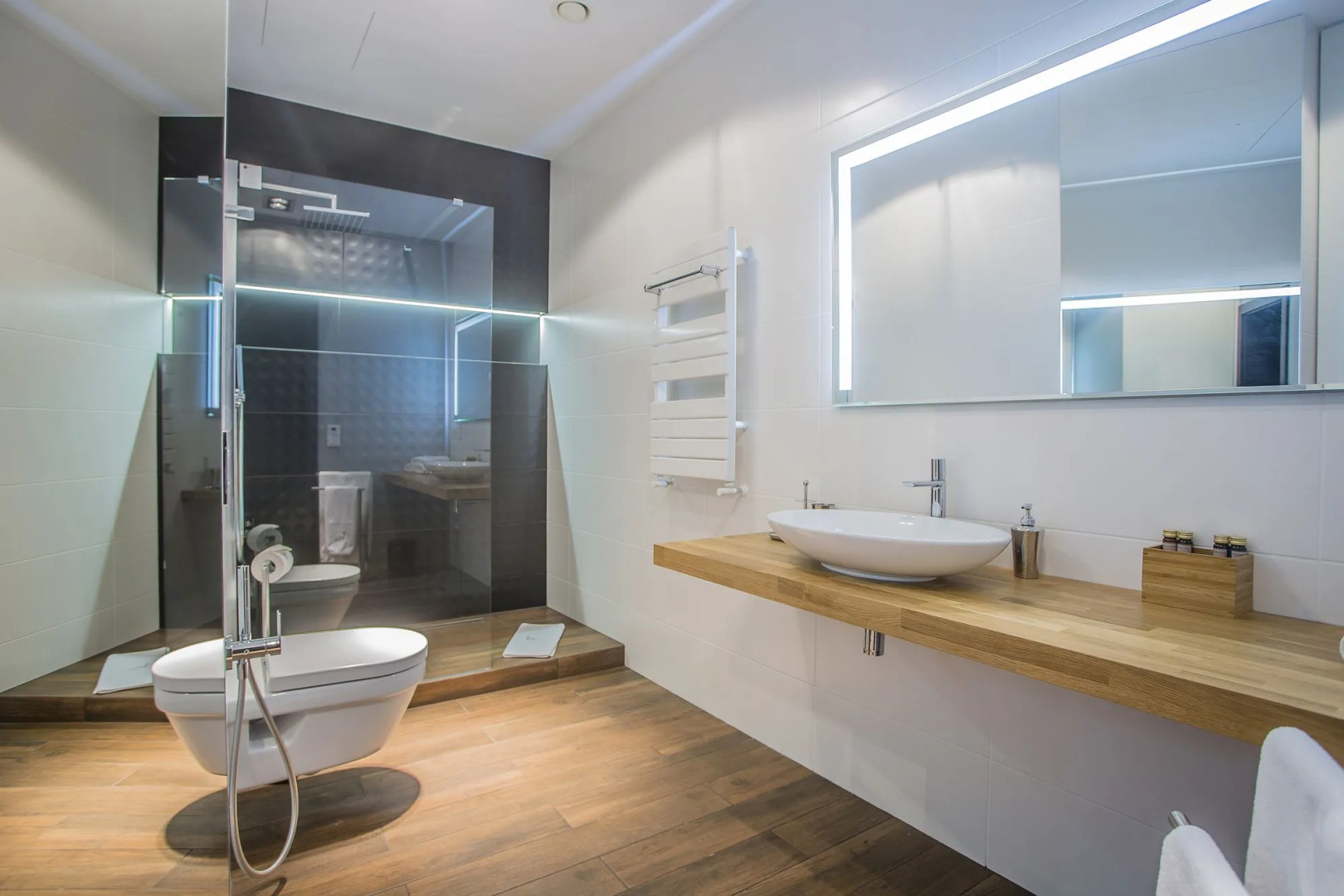 40th+ Floor Luxury Apartments in Sky Tower