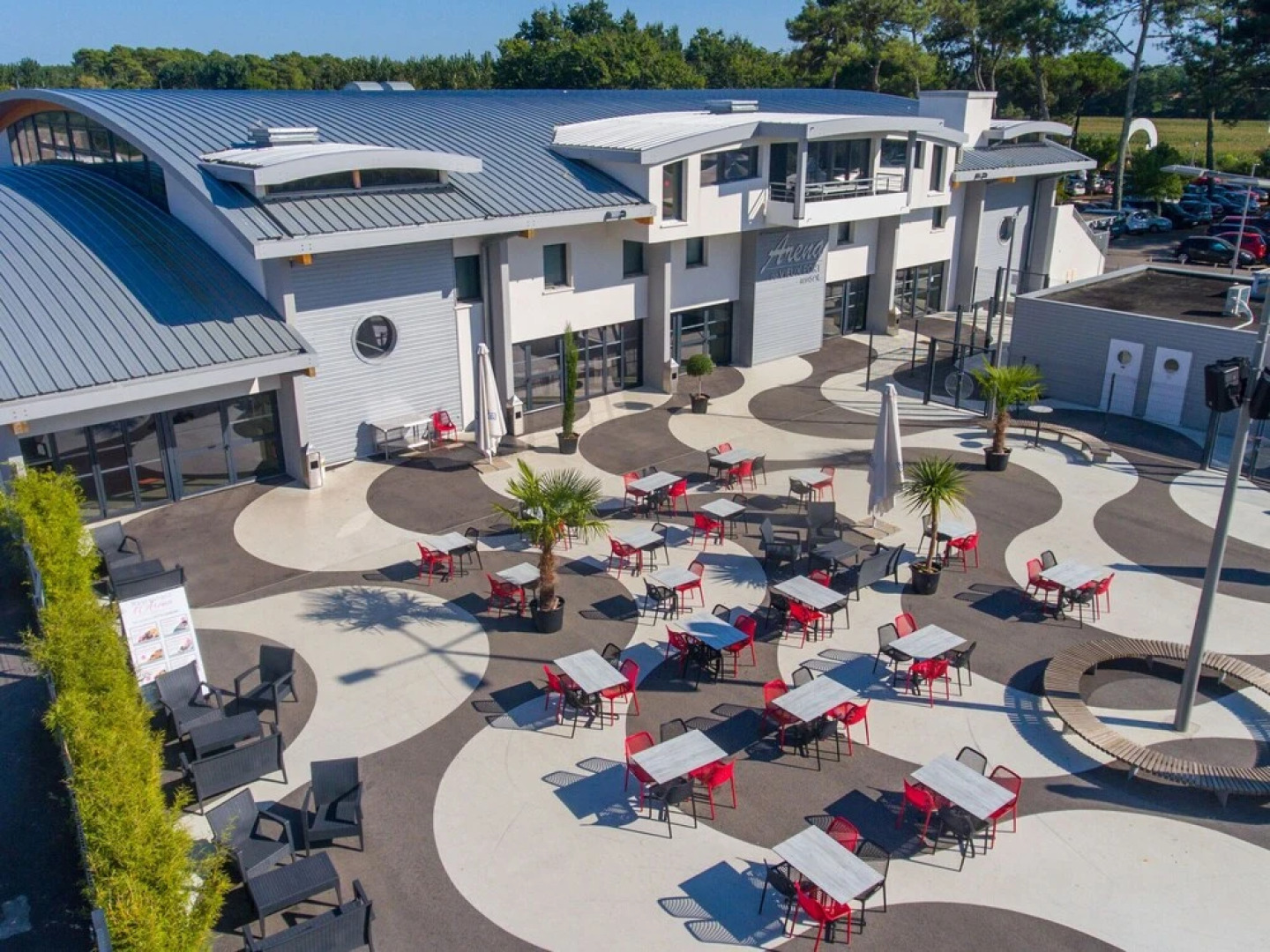 Cozy Mobile Home With Covered Terrace on a Luxury Campsite