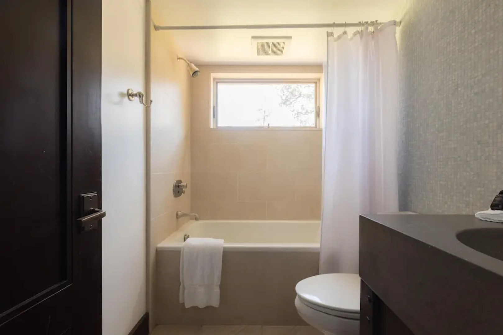 Bronson by AvantStay | Sleeps 17! On the Slopes! Squaw Valley w/Hot Tub&Fire Pit