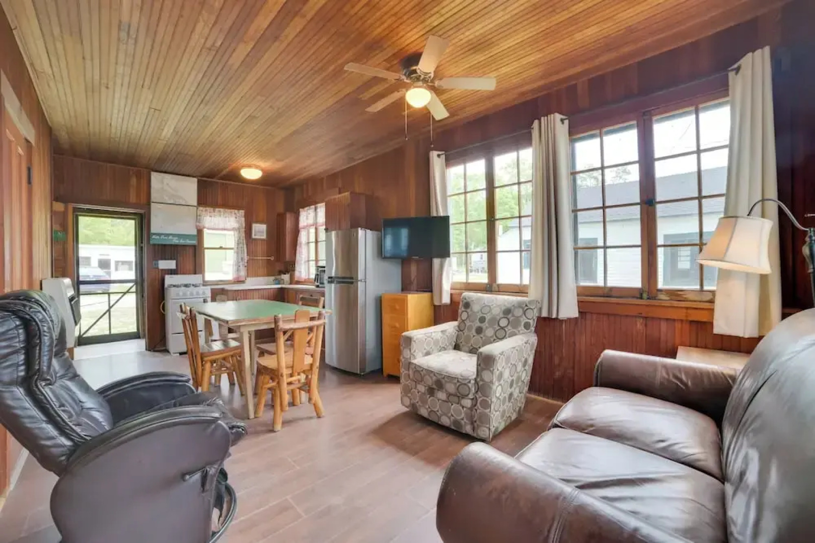 Les Cheneaux Islands Cabin 4 w/ Deck: Pet Friendly