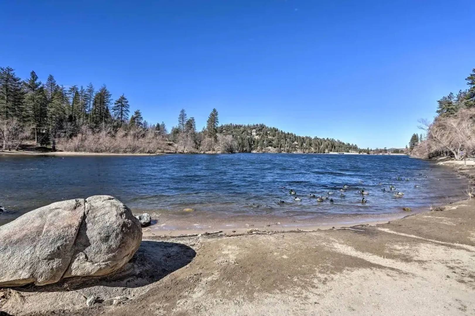 Delightful Family Cabin: Walk to Lake Gregory!