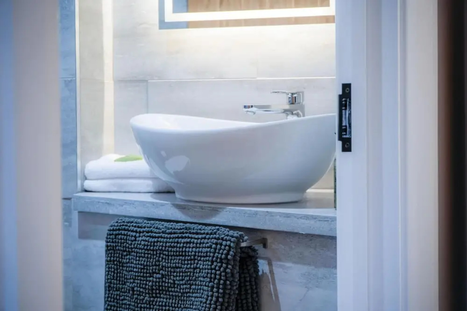 Suite 2 - Sleeping Giant Hotel - PEN Y CAE Inn