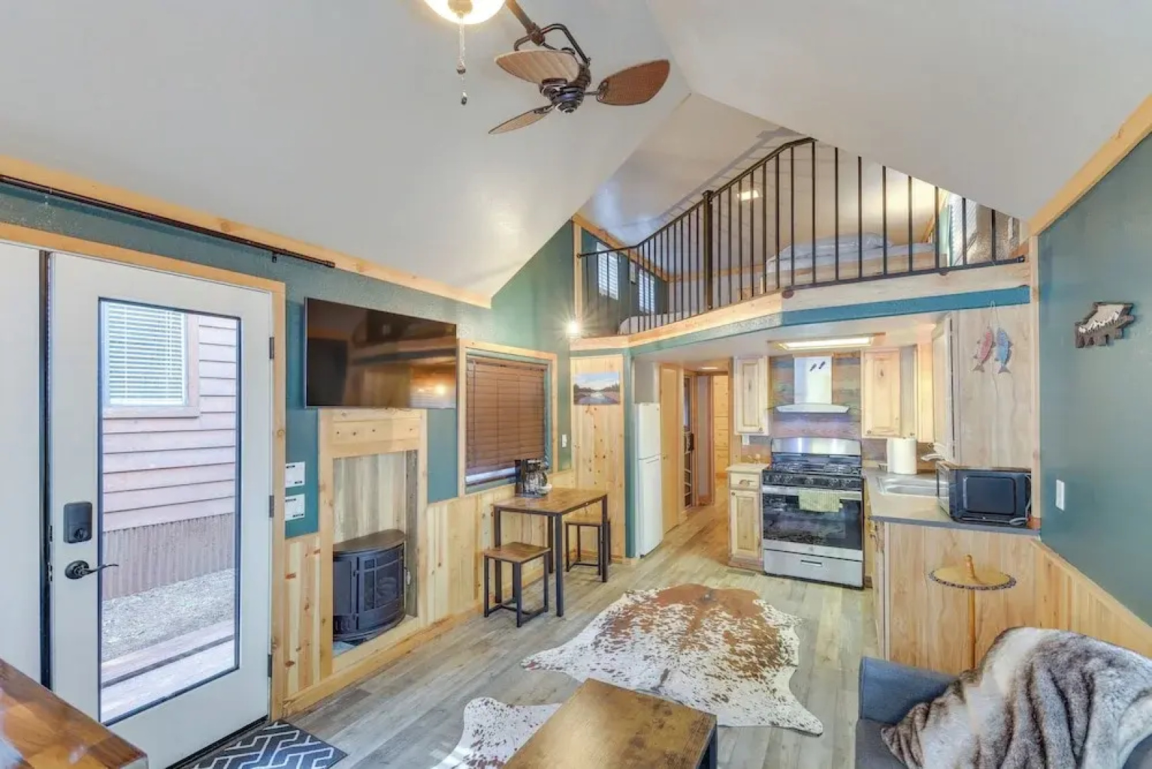 Peaceful Lake Almanor Hideaway, Fish, Hunt + Hike!
