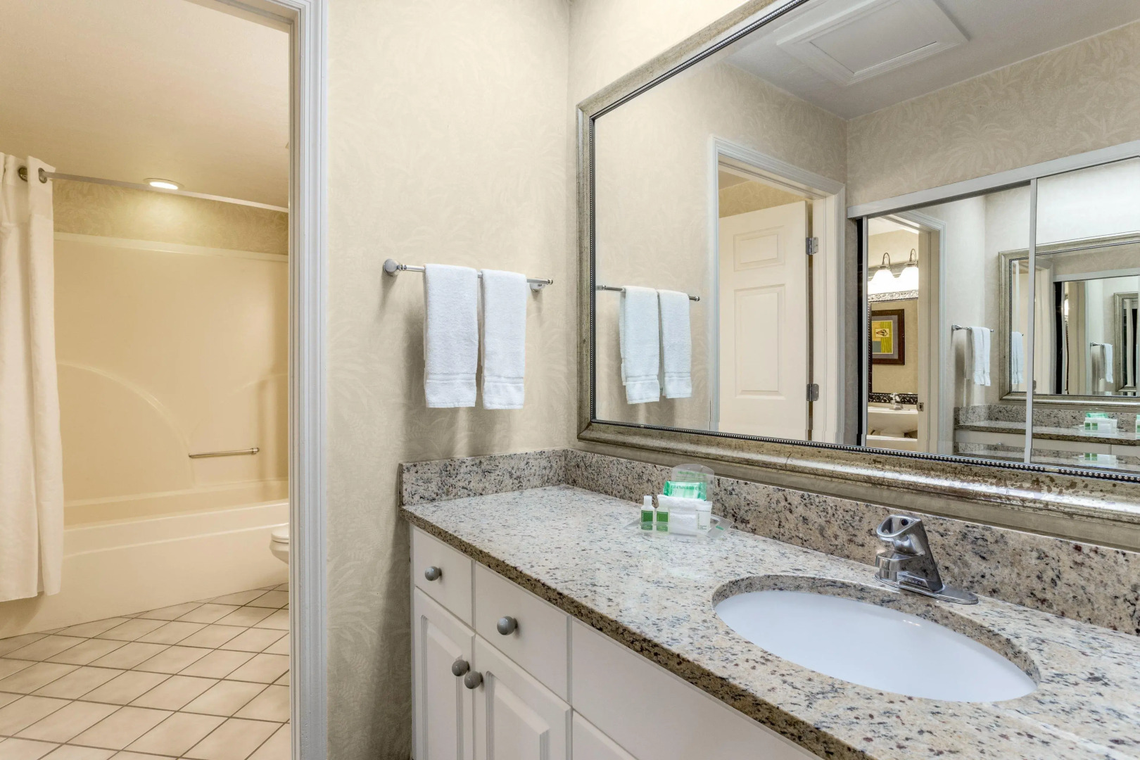 Holiday Inn & Suites Clearwater Beach S-Harbourside by IHG