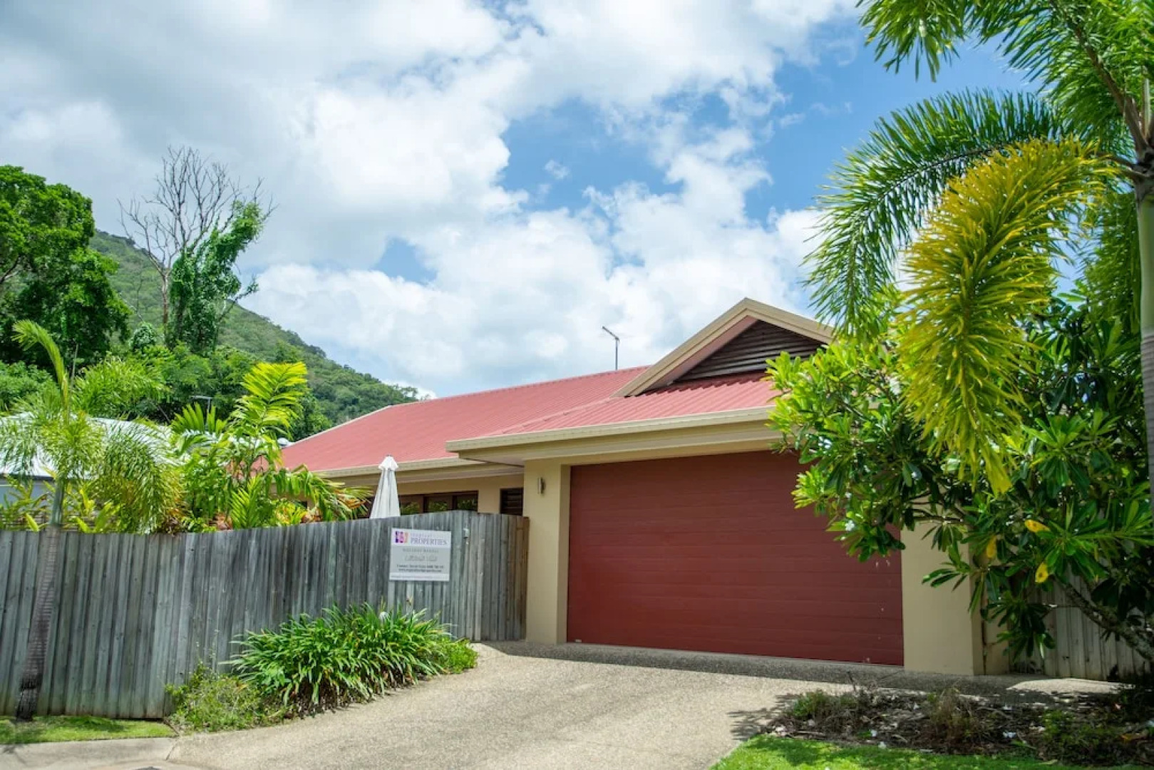 Belle Escapes - Latania Villa Palm Cove