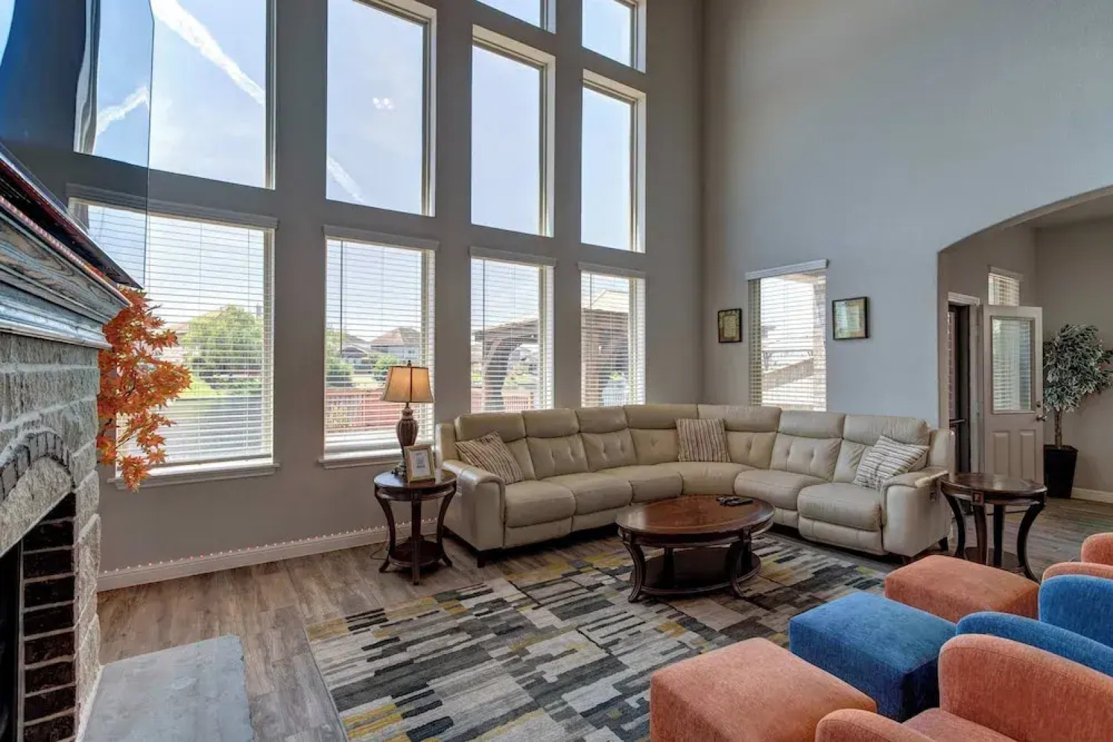 Lakeview Mansion A Chic Estate