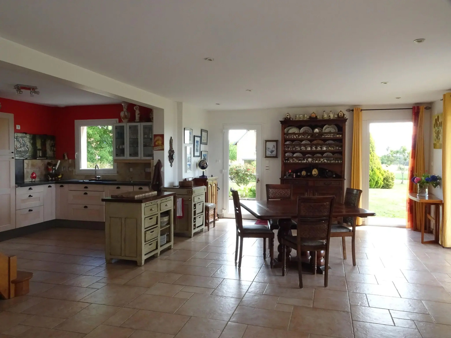 Beautiful Norman House With Outbuilding Located in the bay of Mont St Michel