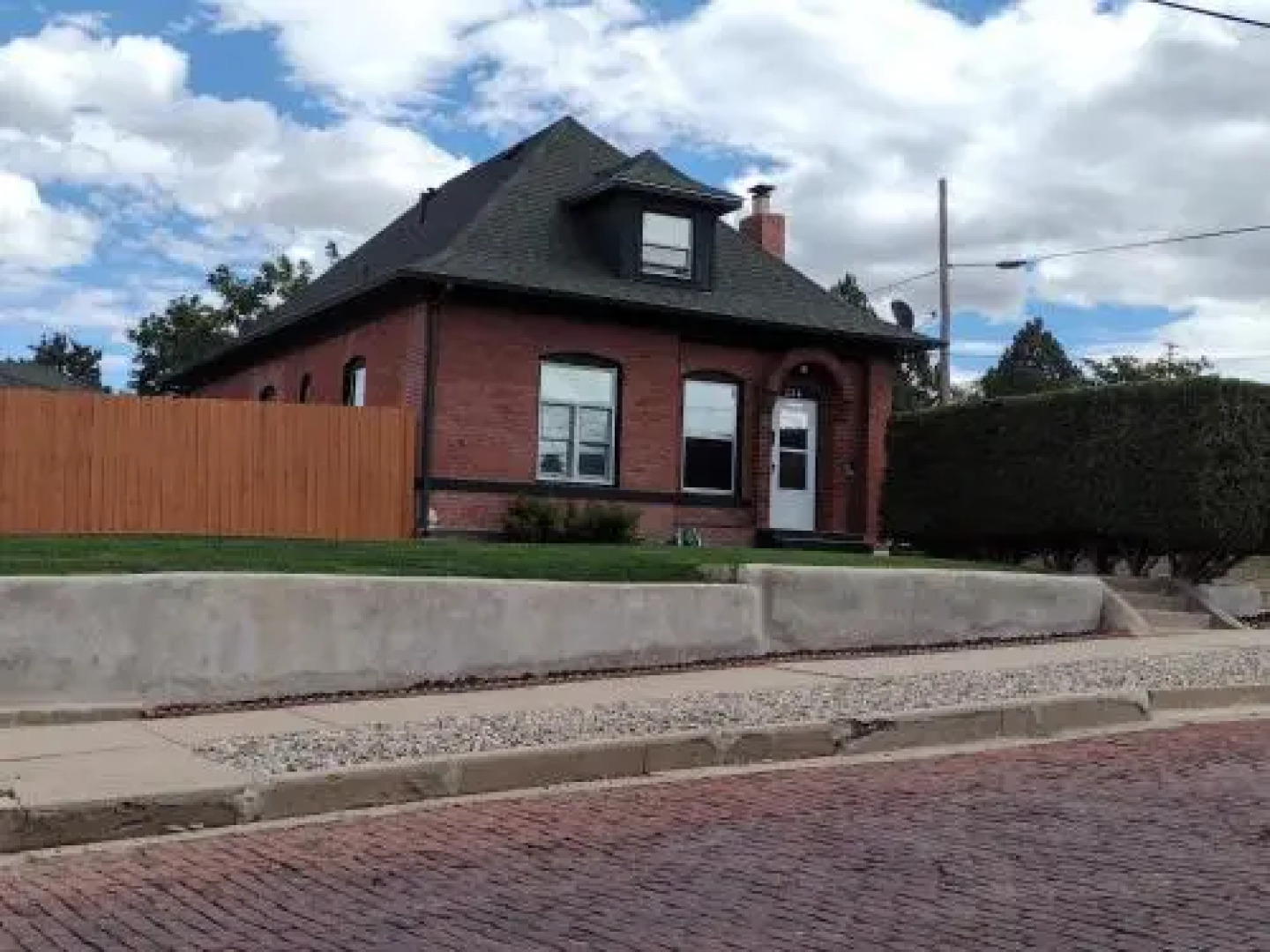 Quiet FULL-SIZE bed close to town 420 friendly