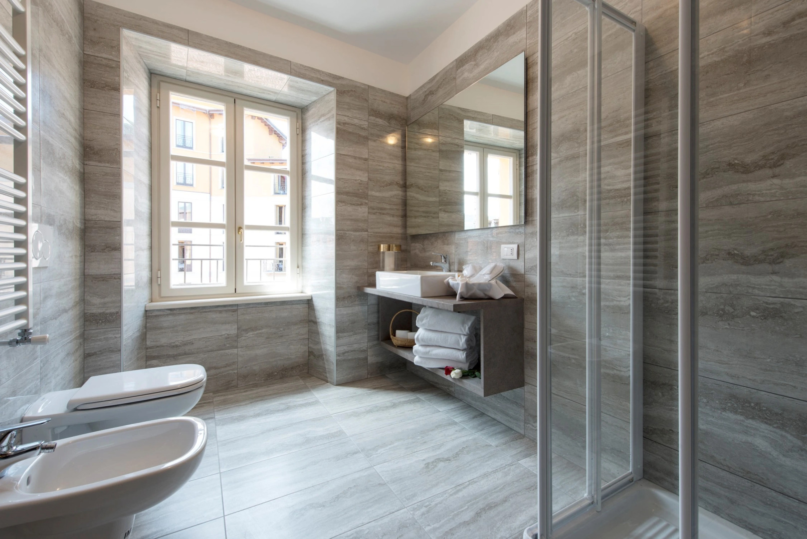 Apt. Luxury Britannia