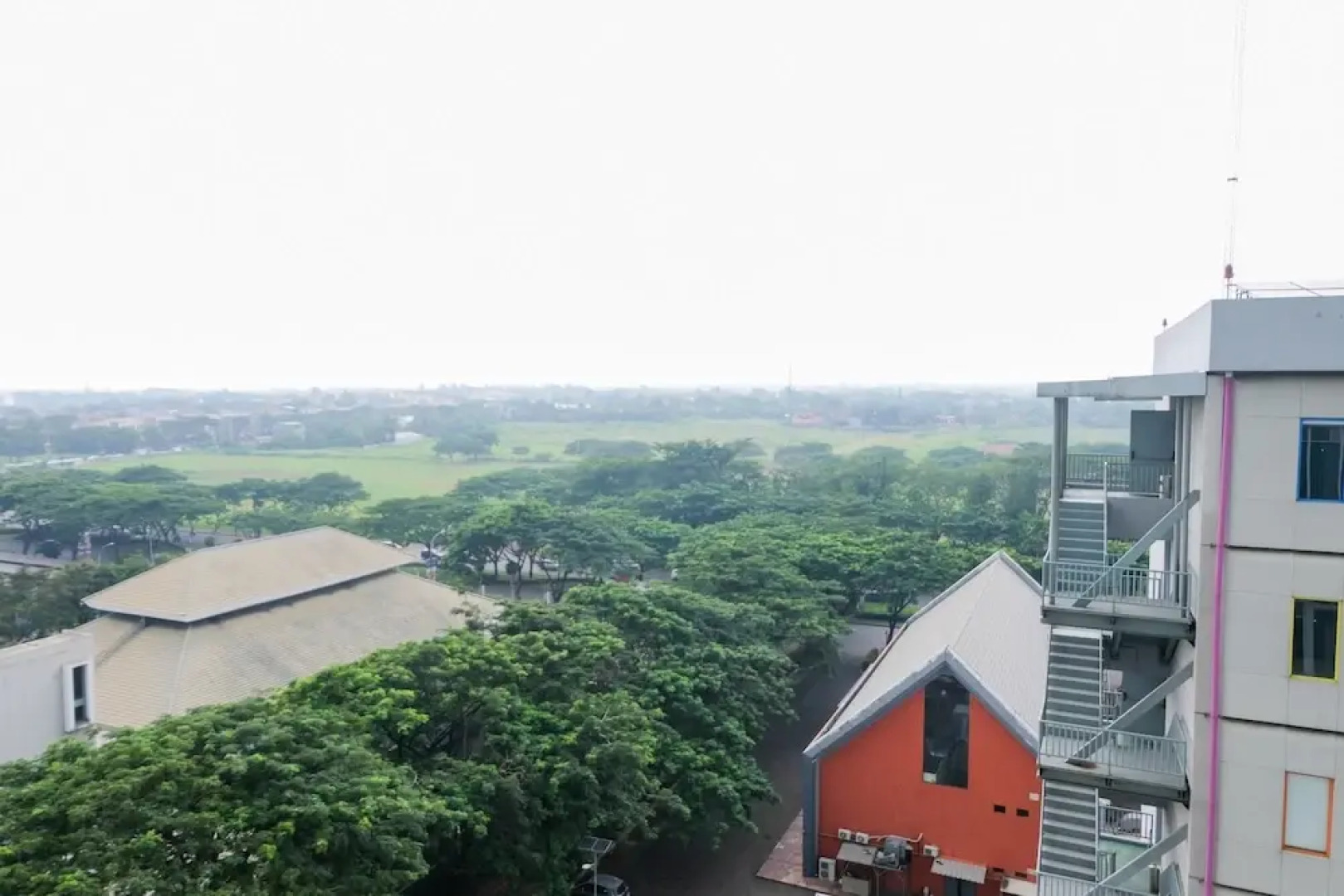 Minimalist Studio Tree Park Apartment near ICE BSD