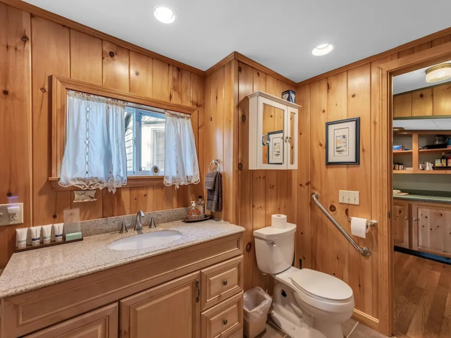 Picturesque Island Cottage 2 Bedroom Home by RedAwning