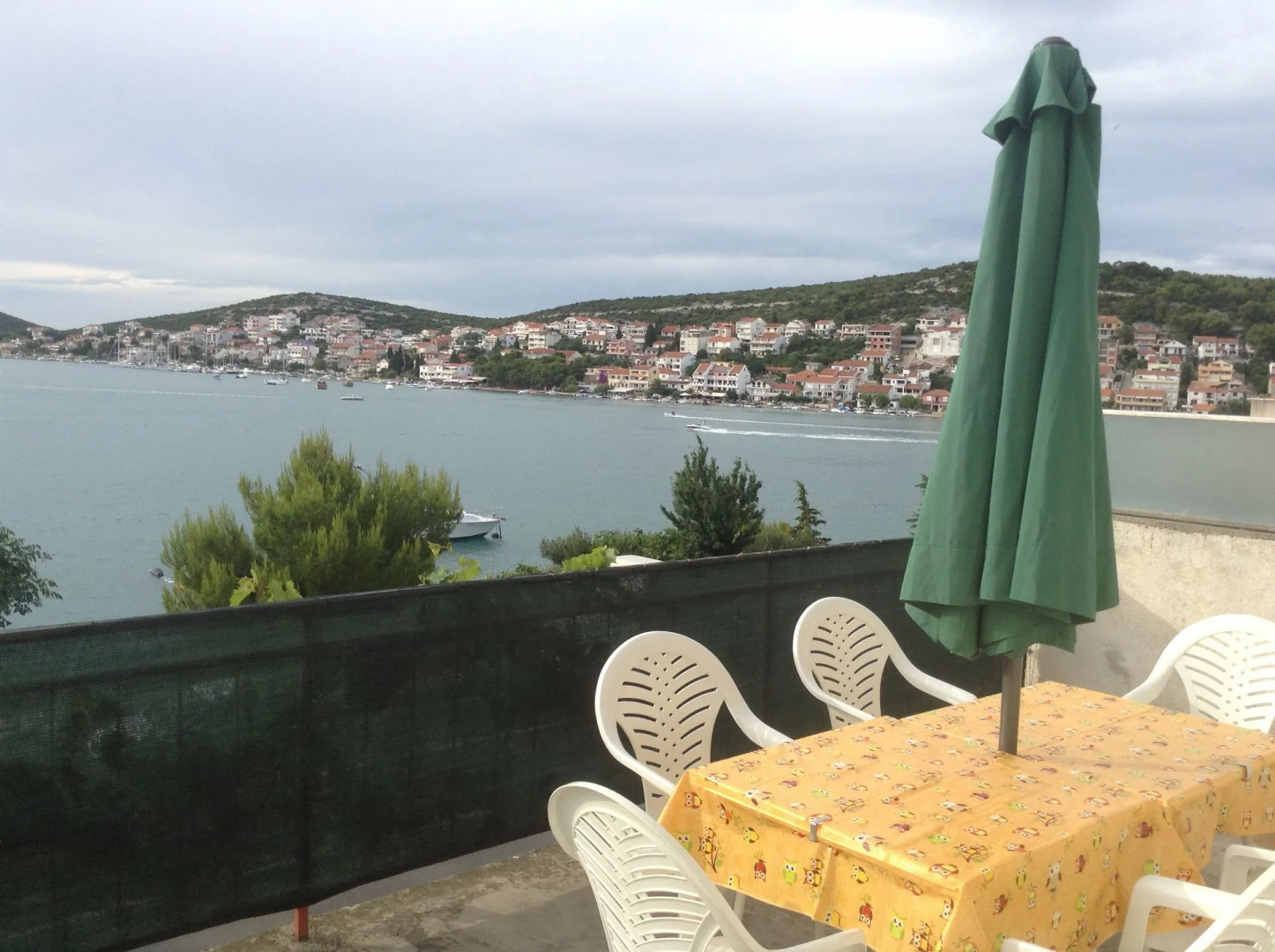 Apartment Bila - 15m from the sea: A1 Tisno, Island Murter