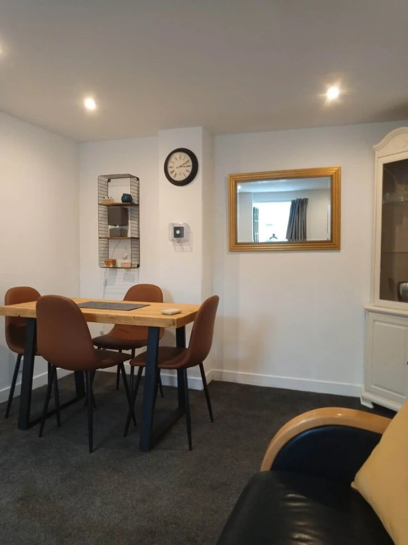 2 Bedrooms/sleeps 4/free Wifi/parking/outdoor Area