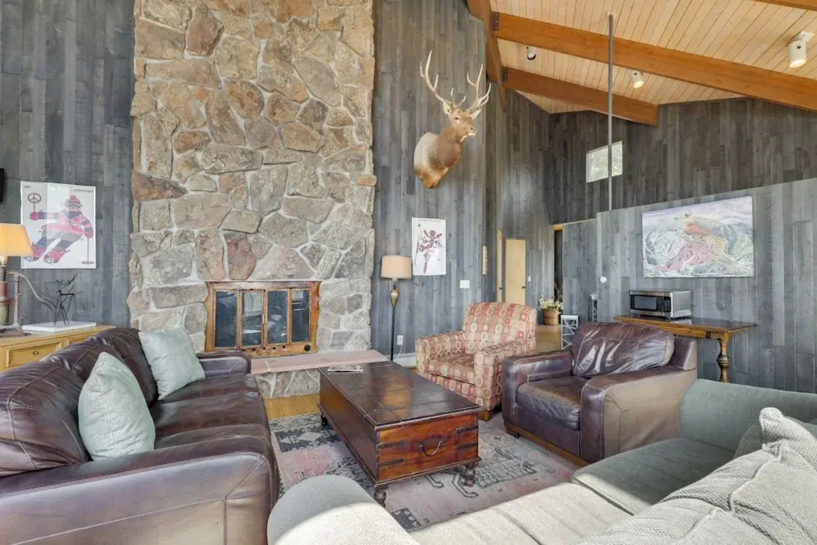 Panoramic Mountain-view Retreat w/ Hot Tub + Deck!