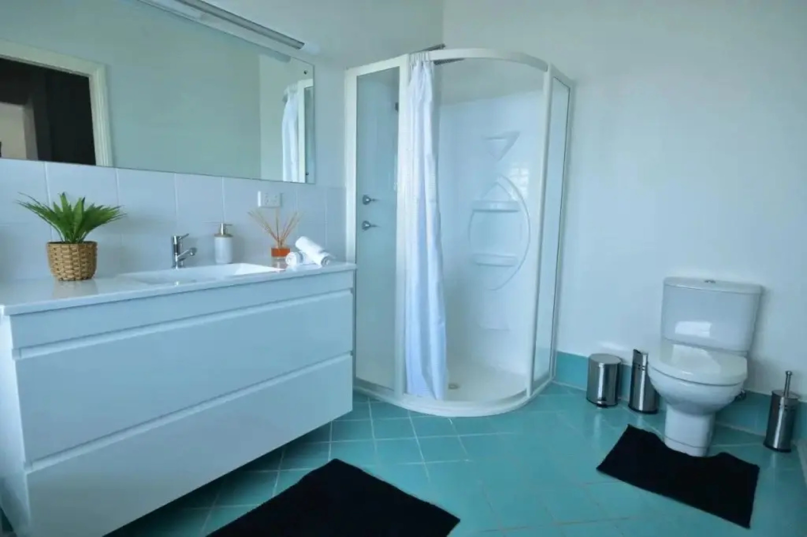 Stan Breeze: Elegant Family Retreat