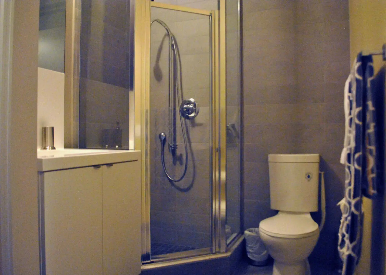 Livingsuites Toronto - Front & John