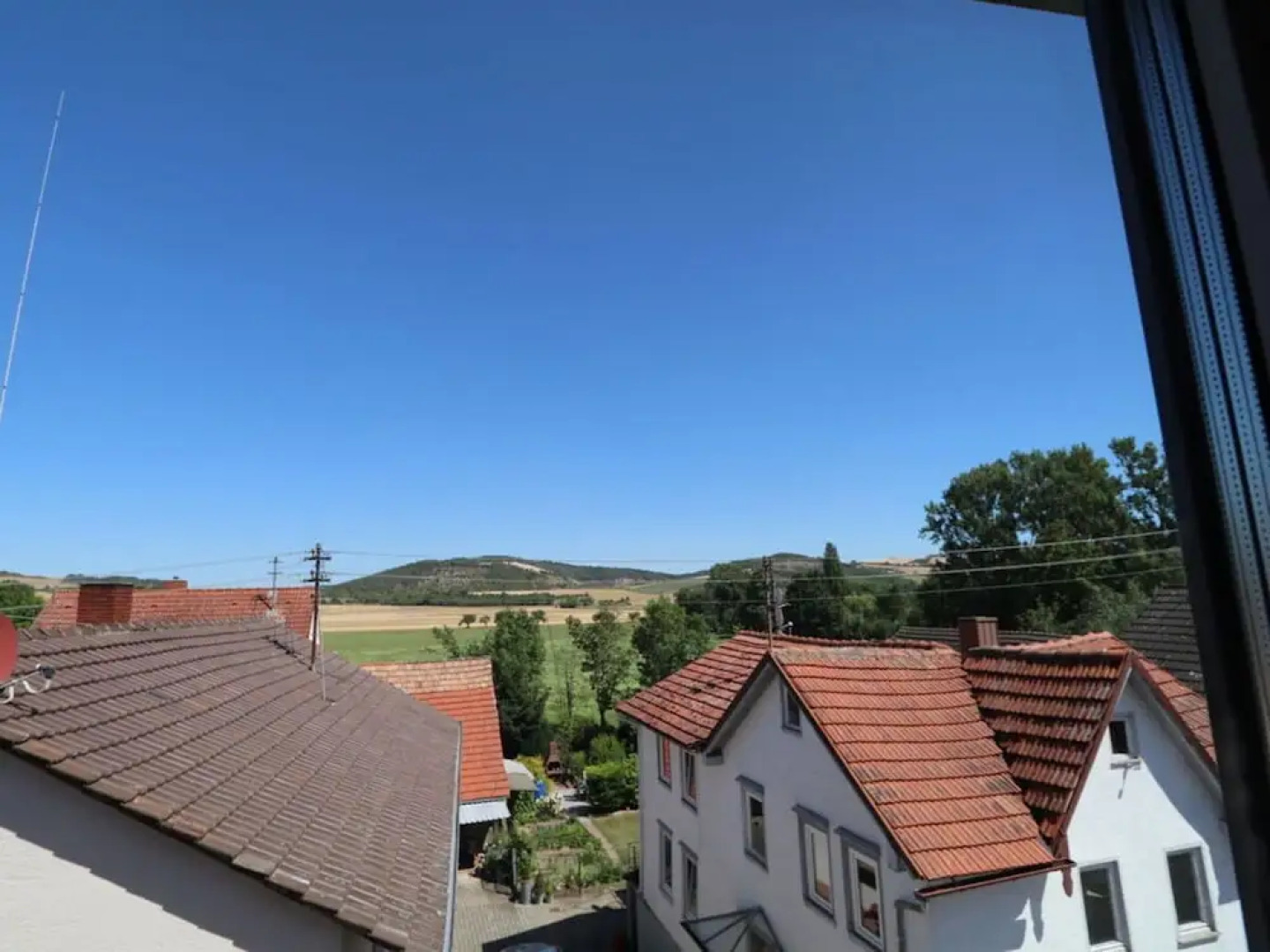 Welcoming Apartment Near Lake