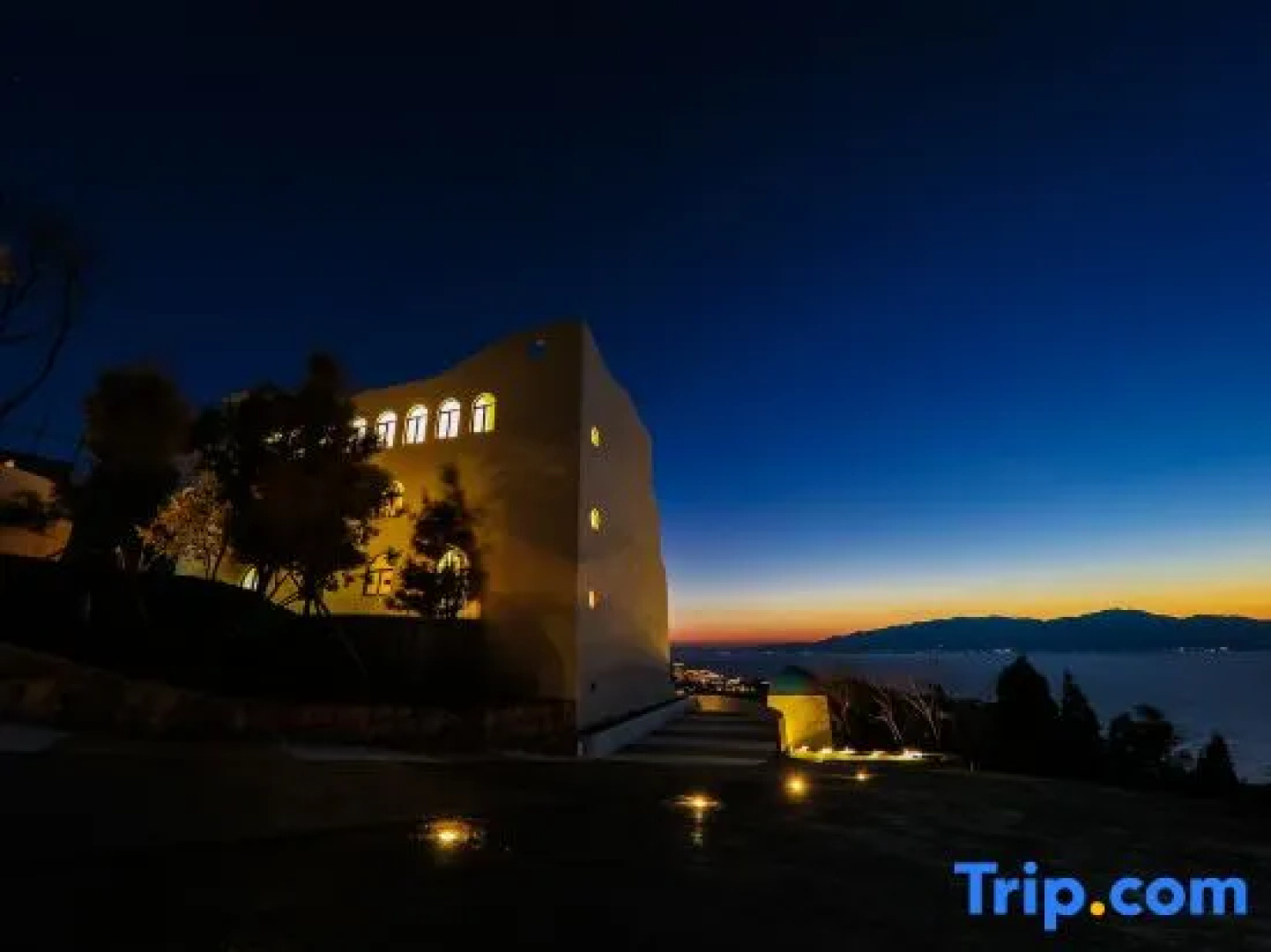 Rousseau homestay in Fuxian Lake