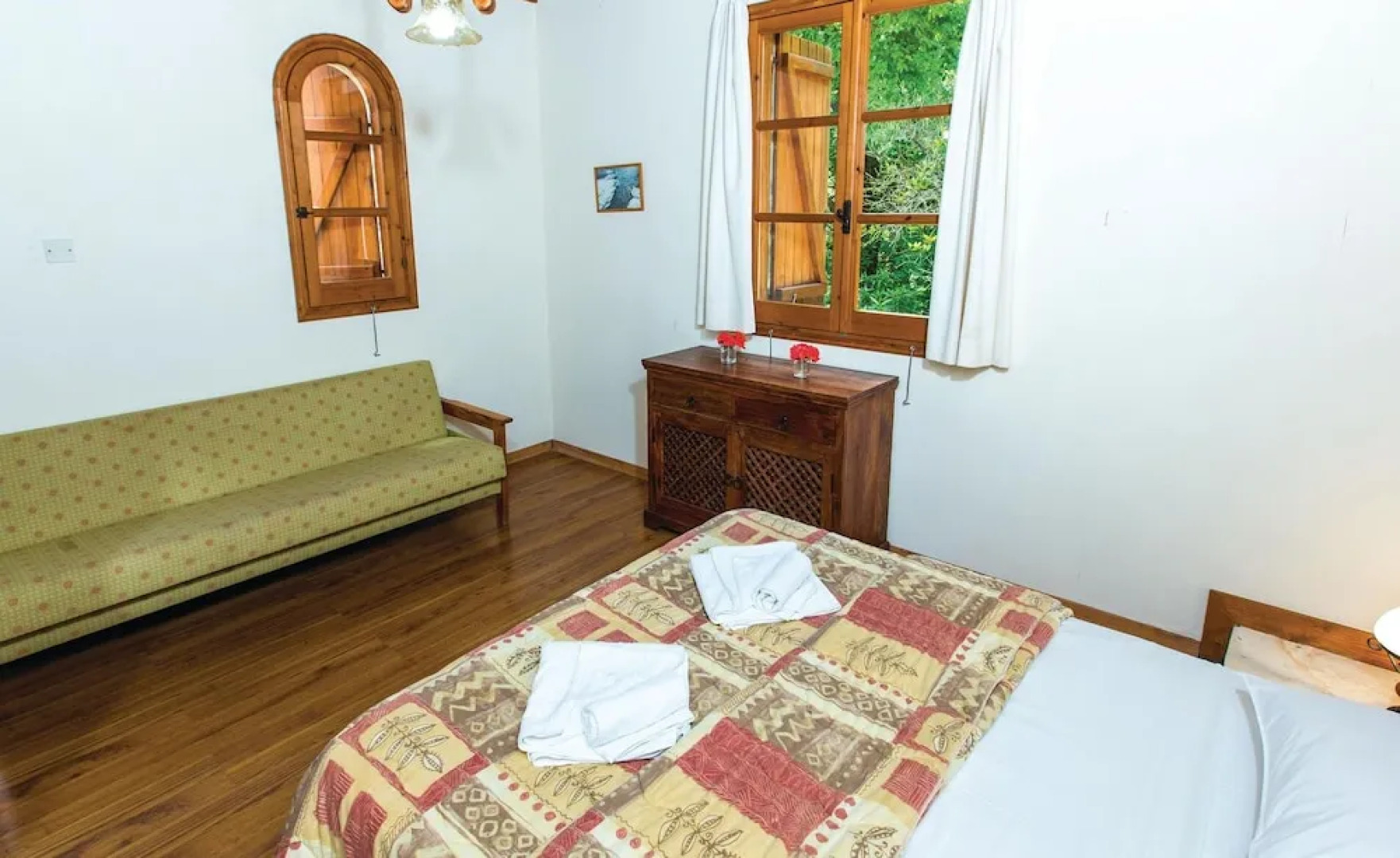 Beautiful Home in Miliou Paphos With 3 Bedrooms, Outdoor Swimming Pool and Swimming Pool