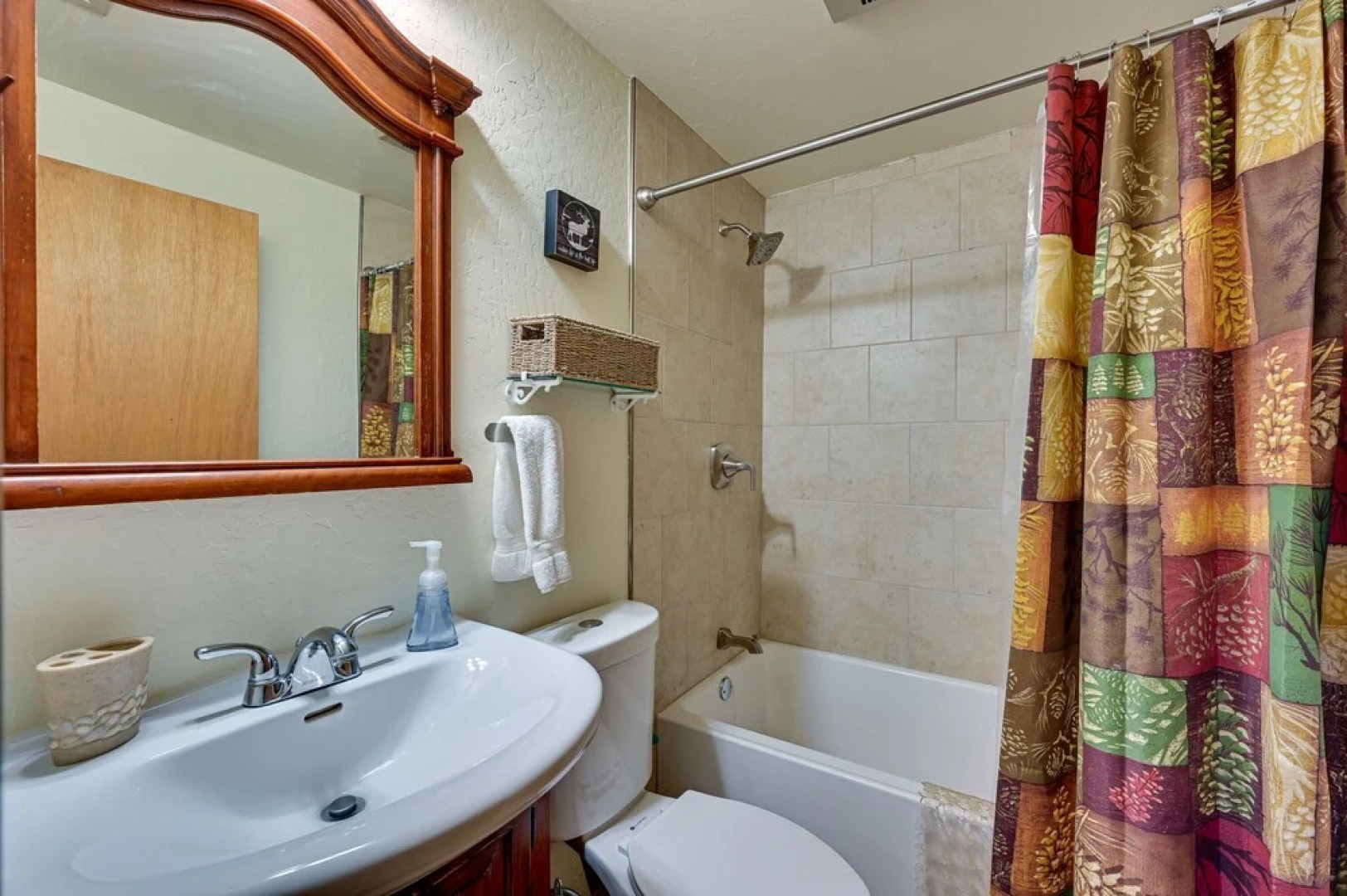 Cozy Munds Park Cabin w/ Fireplace & Deck!