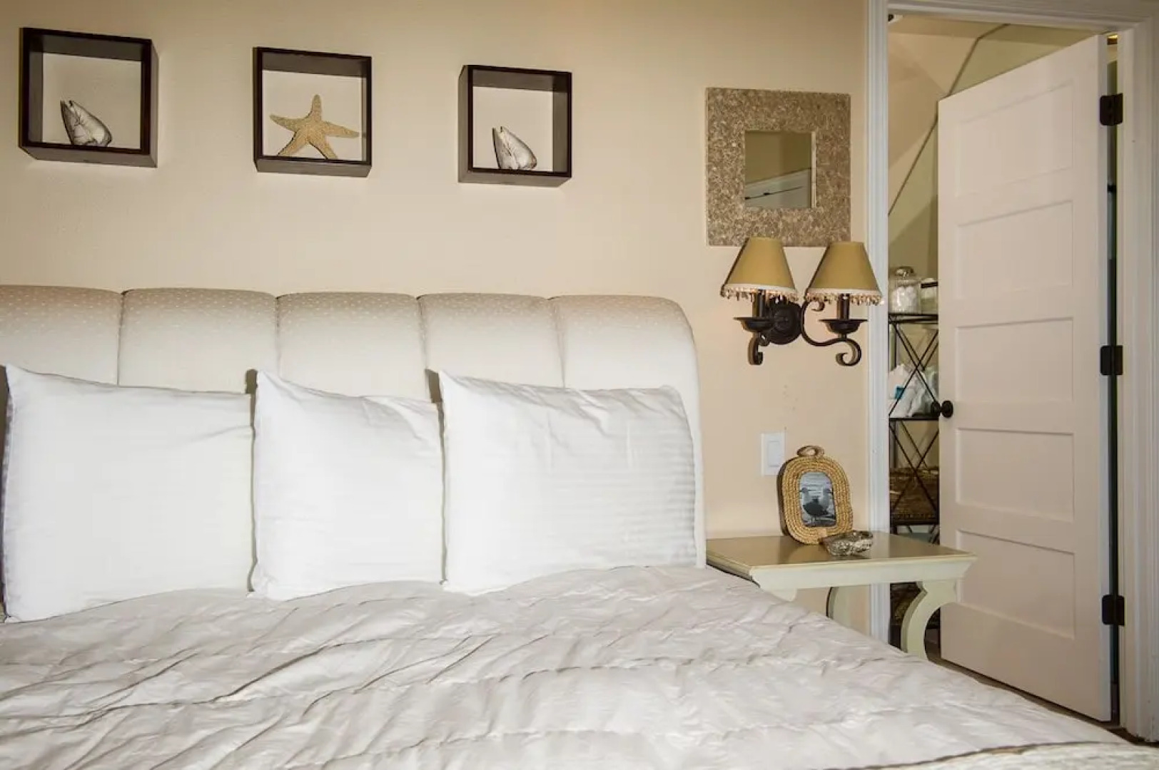 Sea Cliff 3 Br cottage by RedAwning