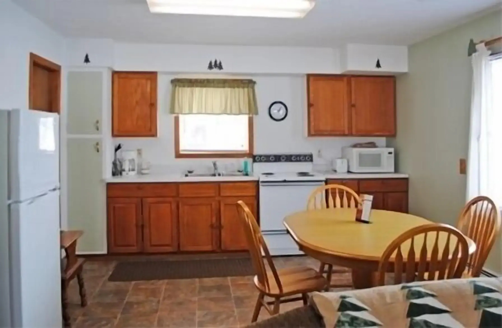 Superior Motel & Suites
